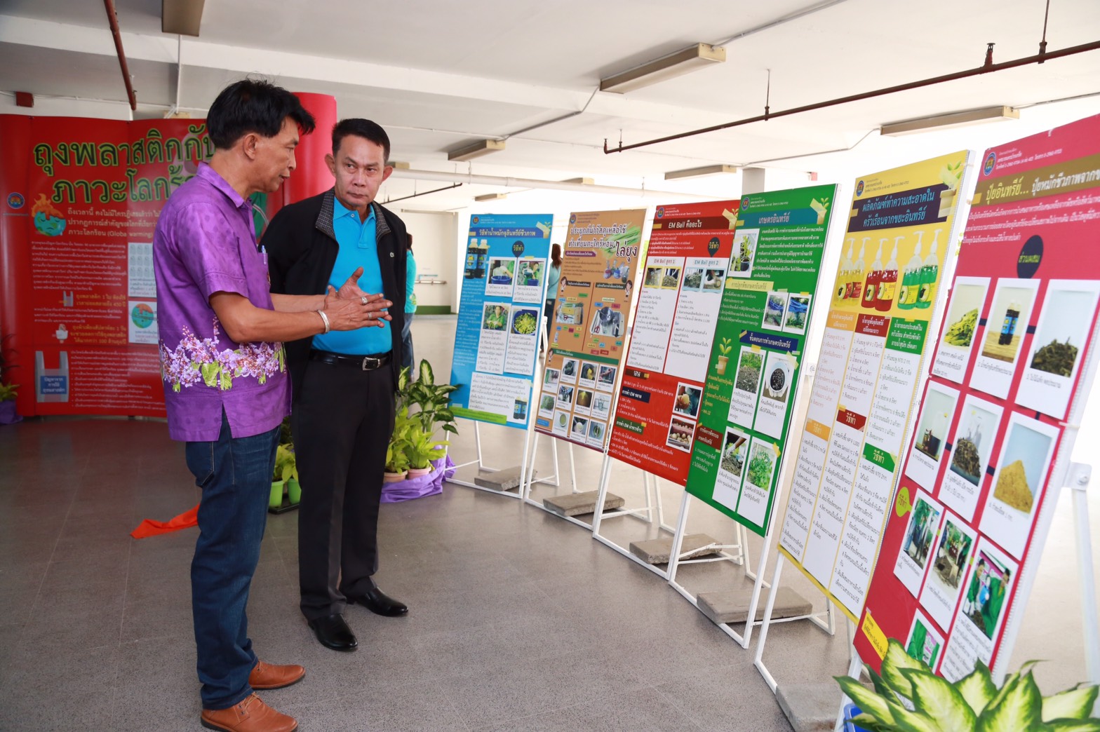 136 ปลัดกระทรวงกลาโหม และนายกสมาคมภริยาฯ ร่วมงานกิจกรรมของโครงการ "ครอบครัวอบอุ่นใจ สายใยกำลังพล รักษ์สุขภาพดีมีความสุข"