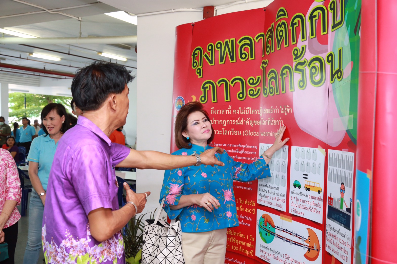 136 ปลัดกระทรวงกลาโหม และนายกสมาคมภริยาฯ ร่วมงานกิจกรรมของโครงการ "ครอบครัวอบอุ่นใจ สายใยกำลังพล รักษ์สุขภาพดีมีความสุข"