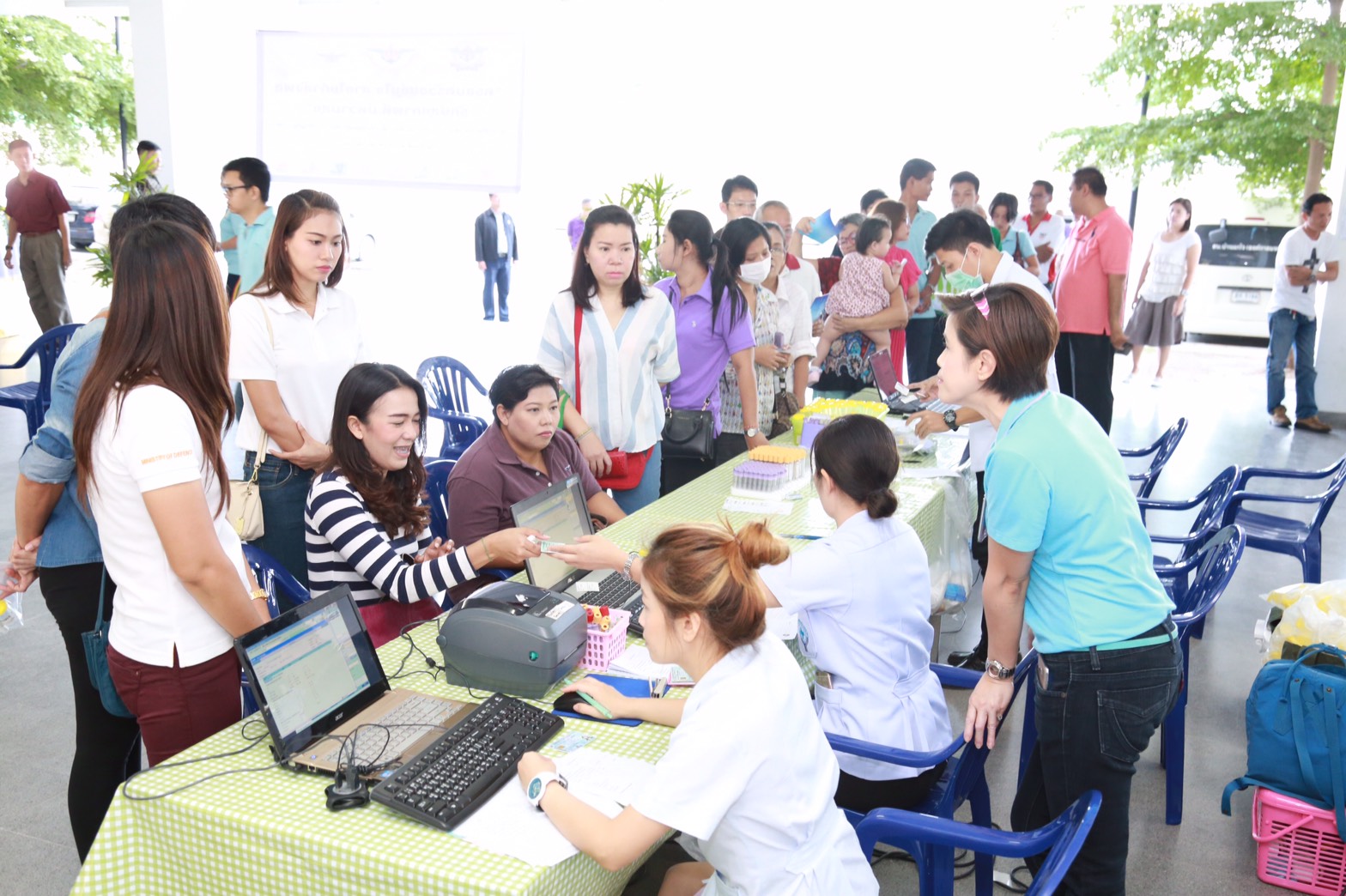 136 ปลัดกระทรวงกลาโหม และนายกสมาคมภริยาฯ ร่วมงานกิจกรรมของโครงการ "ครอบครัวอบอุ่นใจ สายใยกำลังพล รักษ์สุขภาพดีมีความสุข"