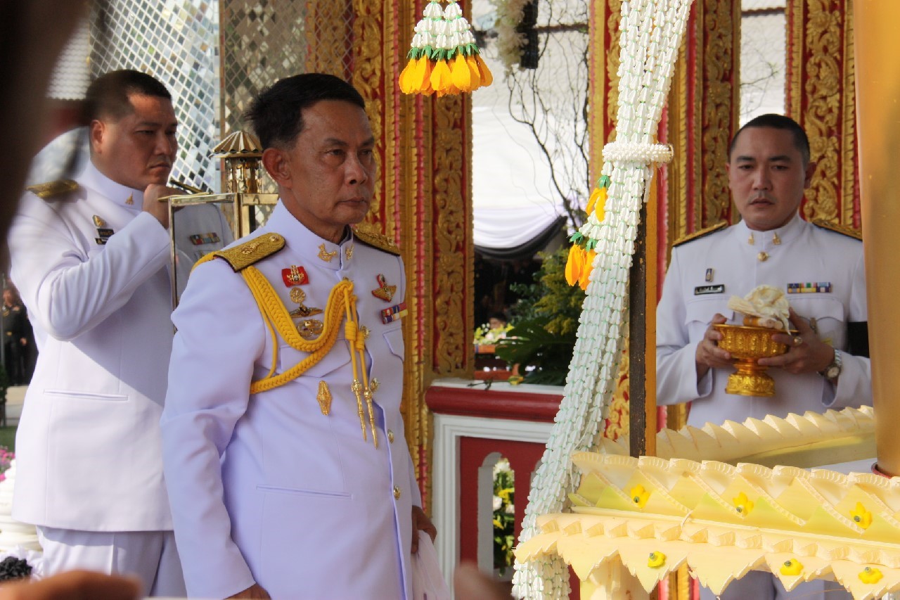 137 ปลัดกระทรวงกลาโหม พร้อมด้วยนายกสมาคมภริยาฯ ร่วมในพิธีพระราชทานเพลิงศพ ผู้บัญชาการกองพลทหารราบที่ 4 ณ ฌาปนสถานวัดลัฏฐิวัน อ.แม่ริม จ.เชียงใหม่