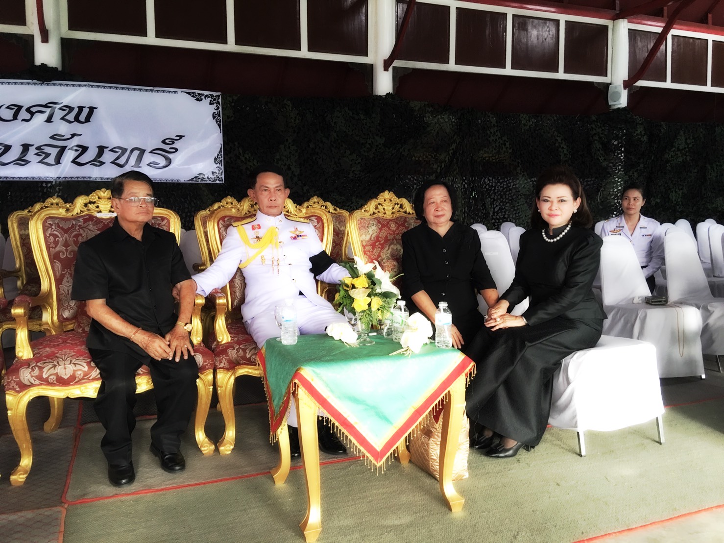 137 ปลัดกระทรวงกลาโหม พร้อมด้วยนายกสมาคมภริยาฯ ร่วมในพิธีพระราชทานเพลิงศพ ผู้บัญชาการกองพลทหารราบที่ 4 ณ ฌาปนสถานวัดลัฏฐิวัน อ.แม่ริม จ.เชียงใหม่