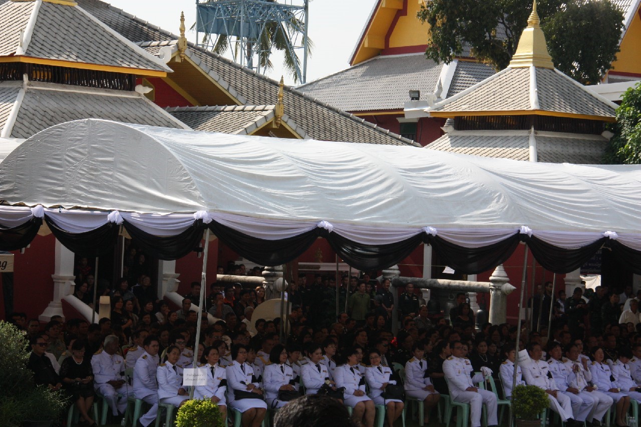 137 ปลัดกระทรวงกลาโหม พร้อมด้วยนายกสมาคมภริยาฯ ร่วมในพิธีพระราชทานเพลิงศพ ผู้บัญชาการกองพลทหารราบที่ 4 ณ ฌาปนสถานวัดลัฏฐิวัน อ.แม่ริม จ.เชียงใหม่