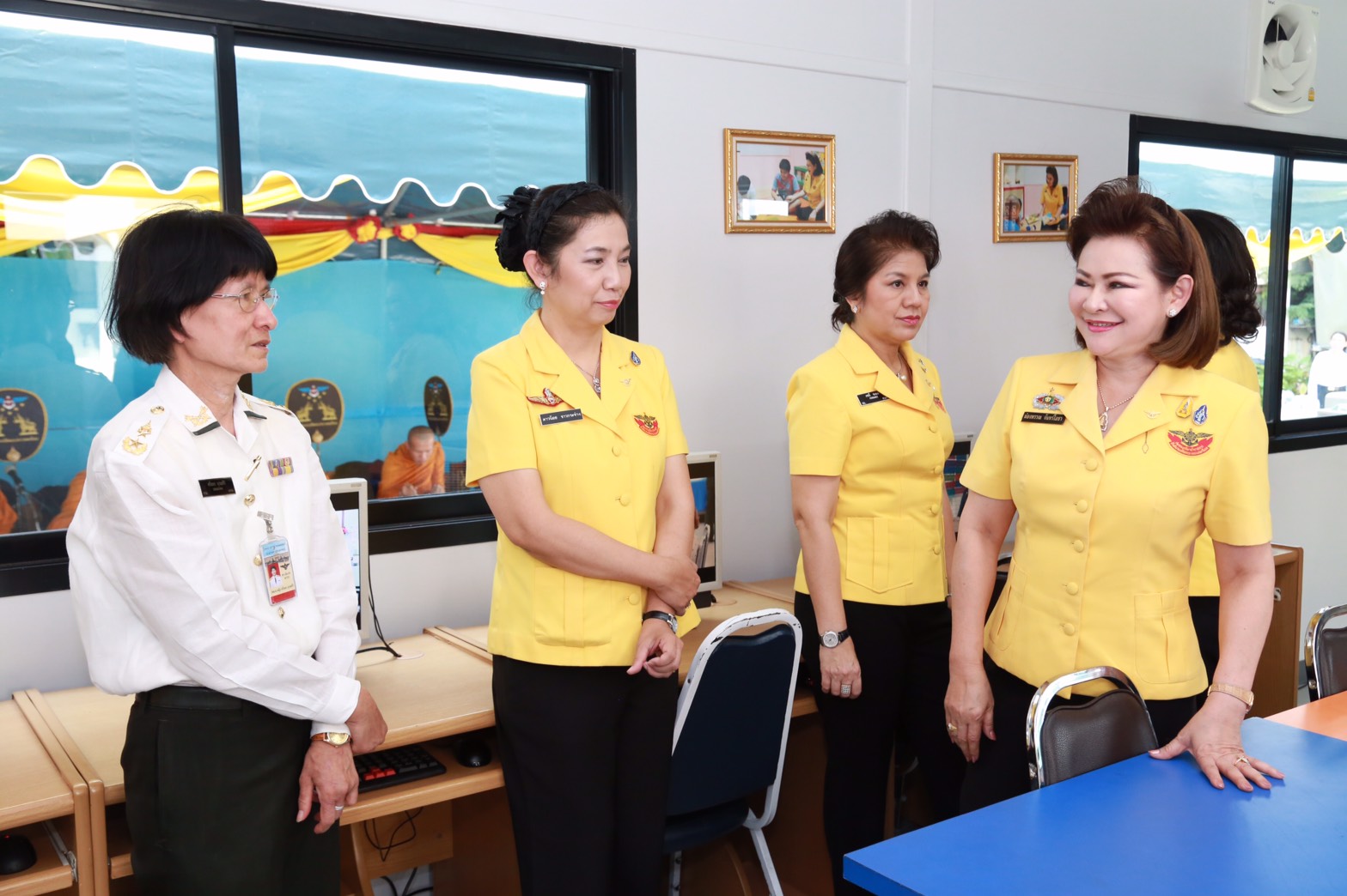 139 นายกสมาคมภริยาฯ มอบเครื่องคอมพิวเตอร์ให้ศูนย์การเรียนรู้ อาคารพักอาศัยพื้นที่ถนนแจ้งวัฒนะ(อาคารนายทหารชั้นประทวน), อาคารพักอาศัยพื้นที่ถนนแจ้งวัฒนะ(อาคารนายทหารสัญญาบัตร) และอาคารพักอาศัยพื้นที่แขวงบางจาก