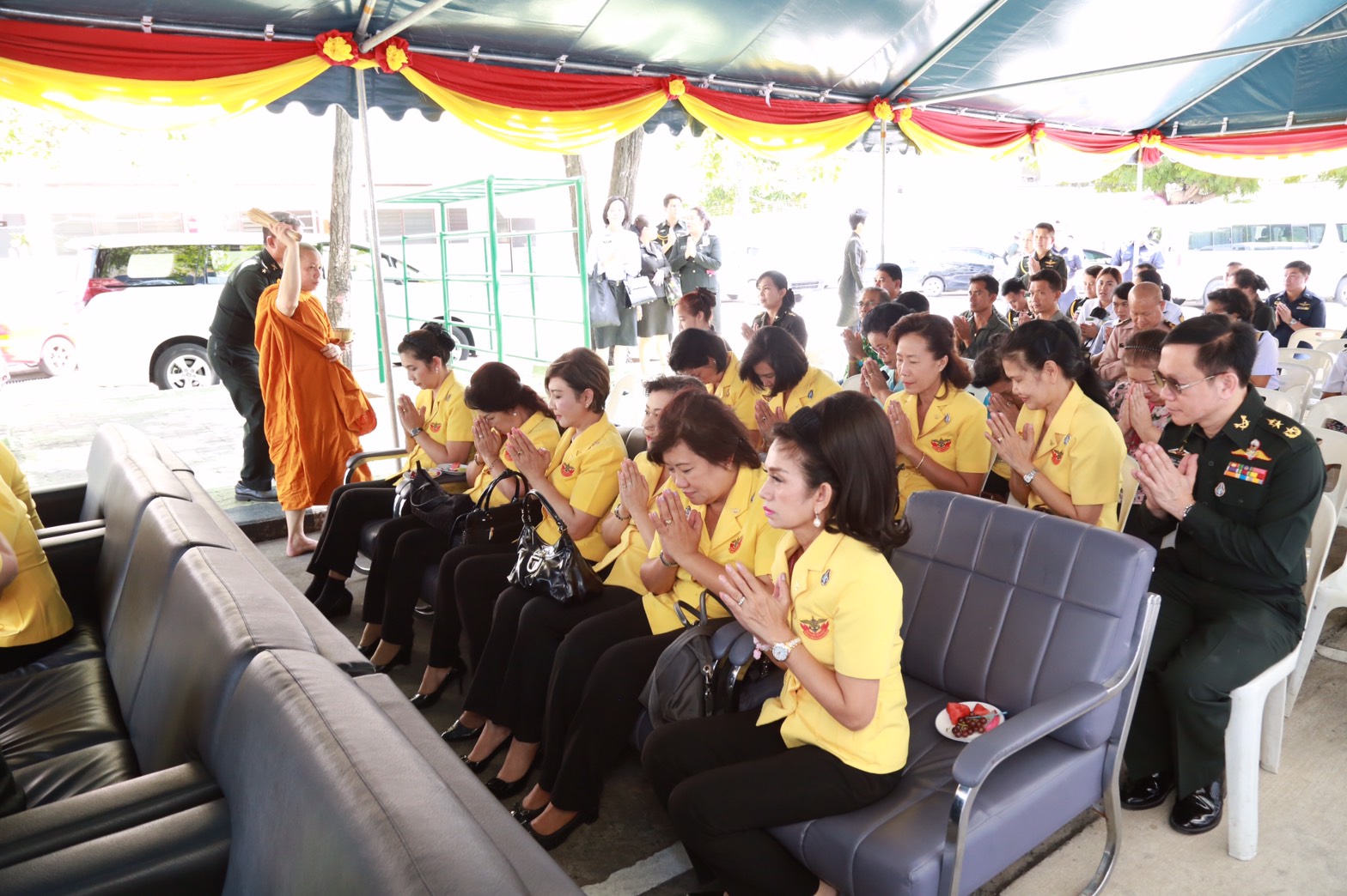 139 นายกสมาคมภริยาฯ มอบเครื่องคอมพิวเตอร์ให้ศูนย์การเรียนรู้ อาคารพักอาศัยพื้นที่ถนนแจ้งวัฒนะ(อาคารนายทหารชั้นประทวน), อาคารพักอาศัยพื้นที่ถนนแจ้งวัฒนะ(อาคารนายทหารสัญญาบัตร) และอาคารพักอาศัยพื้นที่แขวงบางจาก