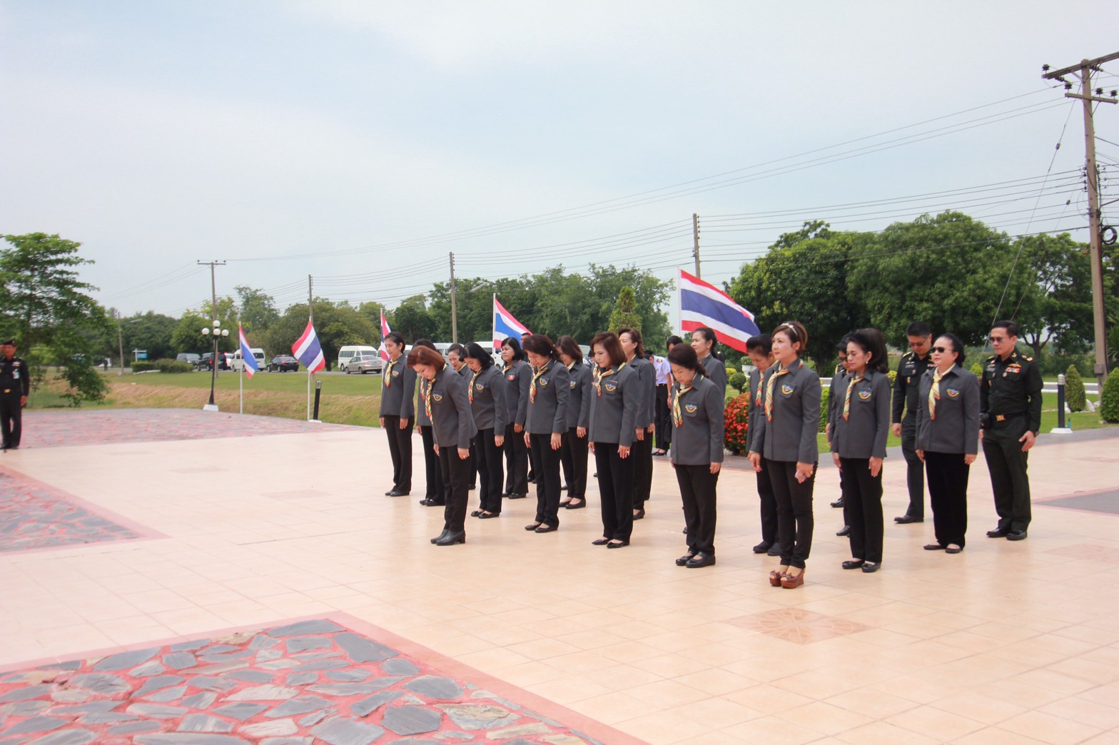 140 นายกสมาคมภริยาฯ นำคณะกรรมการสมาคมภริยาฯเข้าตรวจเยี่ยมโครงการ 4+1 ของสมาคมภริยาฯ ของ ศูนย์อำนวยการสร้างอาวุธ ศูนย์การอุตสาหกรรมป้องกันประเทศและพลังงานทหาร จังหวัดลพบุรี