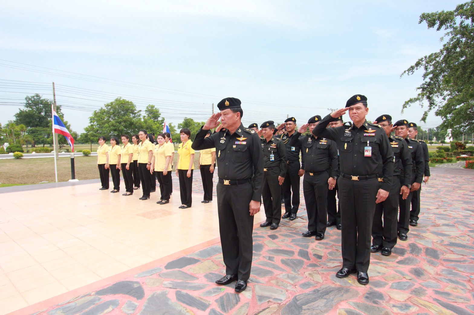 140 นายกสมาคมภริยาฯ นำคณะกรรมการสมาคมภริยาฯเข้าตรวจเยี่ยมโครงการ 4+1 ของสมาคมภริยาฯ ของ ศูนย์อำนวยการสร้างอาวุธ ศูนย์การอุตสาหกรรมป้องกันประเทศและพลังงานทหาร จังหวัดลพบุรี