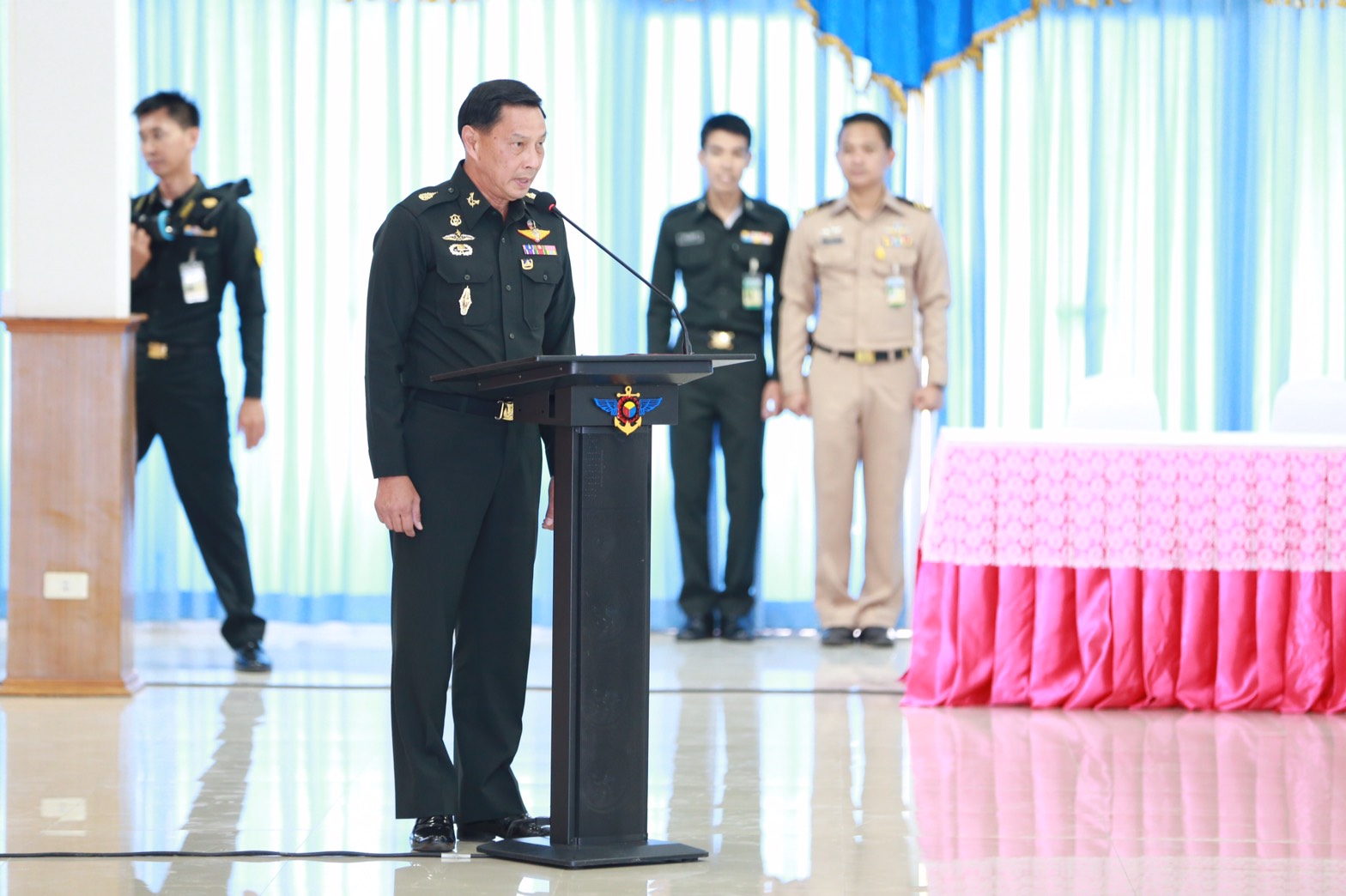 140 นายกสมาคมภริยาฯ นำคณะกรรมการสมาคมภริยาฯเข้าตรวจเยี่ยมโครงการ 4+1 ของสมาคมภริยาฯ ของ ศูนย์อำนวยการสร้างอาวุธ ศูนย์การอุตสาหกรรมป้องกันประเทศและพลังงานทหาร จังหวัดลพบุรี