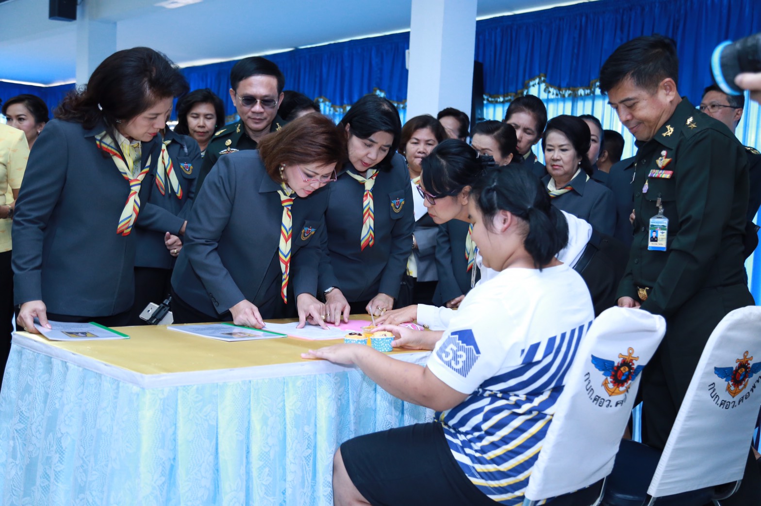 141 นายกสมาคมภริยาฯ นำคณะกรรมการสมาคมภริยาฯ เข้าเยี่ยมโครงการสานรัก สานฝัน รางวัลแด่น้อง ของ ศูนย์อำนวยการสร้างอาวุธ จังหวัดลพบุรี