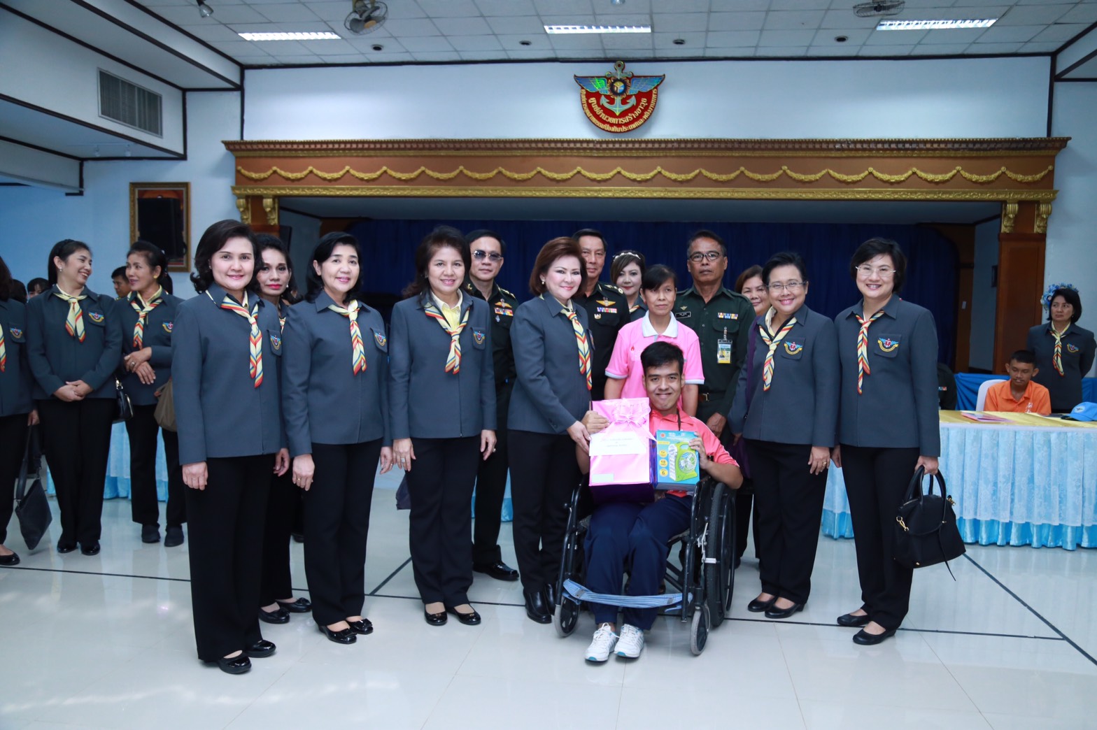 141 นายกสมาคมภริยาฯ นำคณะกรรมการสมาคมภริยาฯ เข้าเยี่ยมโครงการสานรัก สานฝัน รางวัลแด่น้อง ของ ศูนย์อำนวยการสร้างอาวุธ จังหวัดลพบุรี