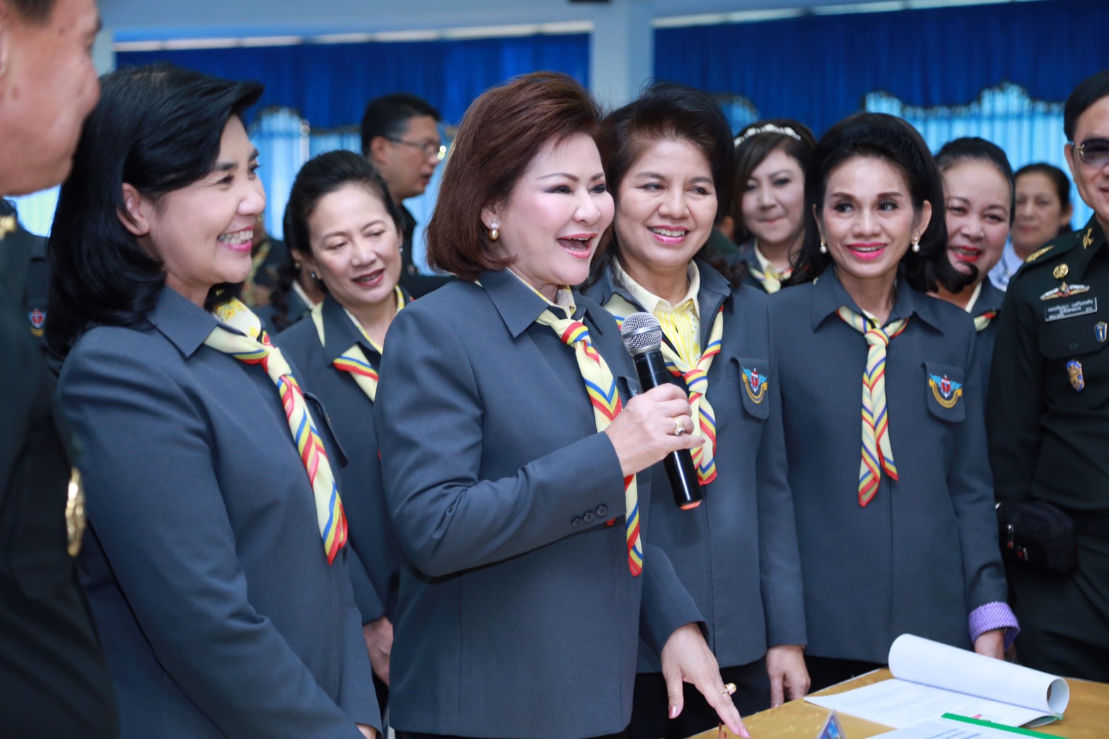 141 นายกสมาคมภริยาฯ นำคณะกรรมการสมาคมภริยาฯ เข้าเยี่ยมโครงการสานรัก สานฝัน รางวัลแด่น้อง ของ ศูนย์อำนวยการสร้างอาวุธ จังหวัดลพบุรี