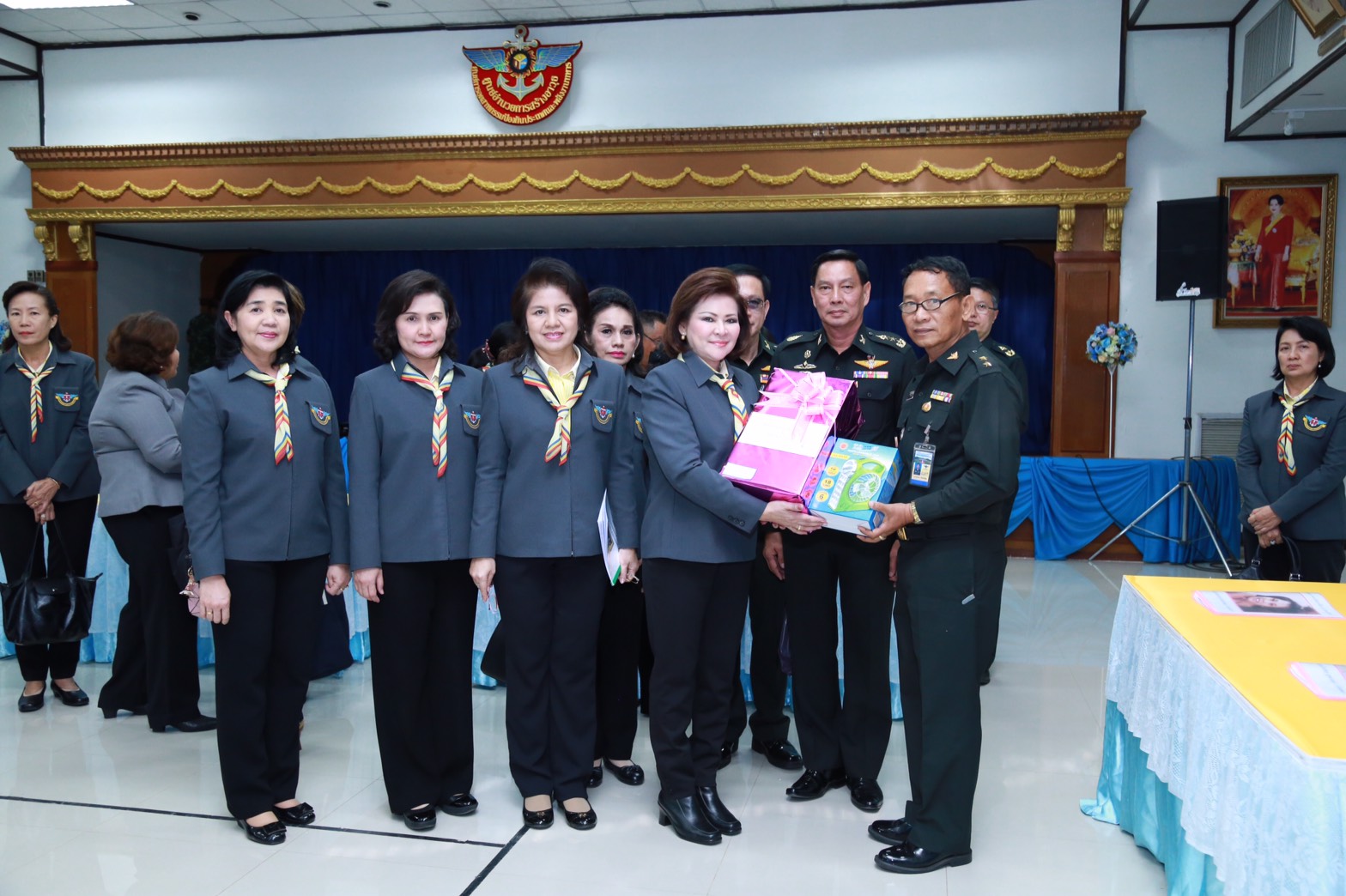 141 นายกสมาคมภริยาฯ นำคณะกรรมการสมาคมภริยาฯ เข้าเยี่ยมโครงการสานรัก สานฝัน รางวัลแด่น้อง ของ ศูนย์อำนวยการสร้างอาวุธ จังหวัดลพบุรี