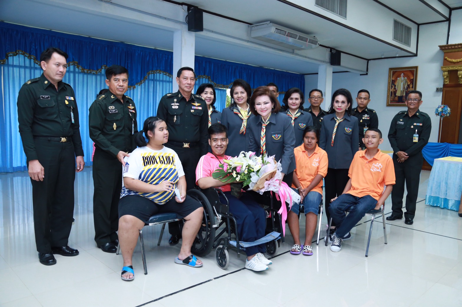 141 นายกสมาคมภริยาฯ นำคณะกรรมการสมาคมภริยาฯ เข้าเยี่ยมโครงการสานรัก สานฝัน รางวัลแด่น้อง ของ ศูนย์อำนวยการสร้างอาวุธ จังหวัดลพบุรี