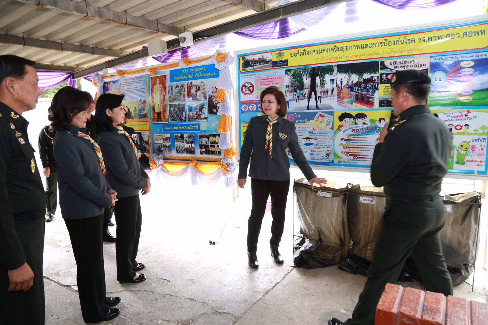142 นายกสมาคมภริยาฯ นำคณะกรรมการสมาคมภริยาฯ ตรวจเยี่ยมโครงการศูนย์ส่งเสริมความรู้สู่อนาคต ของ ศูนย์อำนวยการสร้างอาวุธ จังหวัดลพบุรี