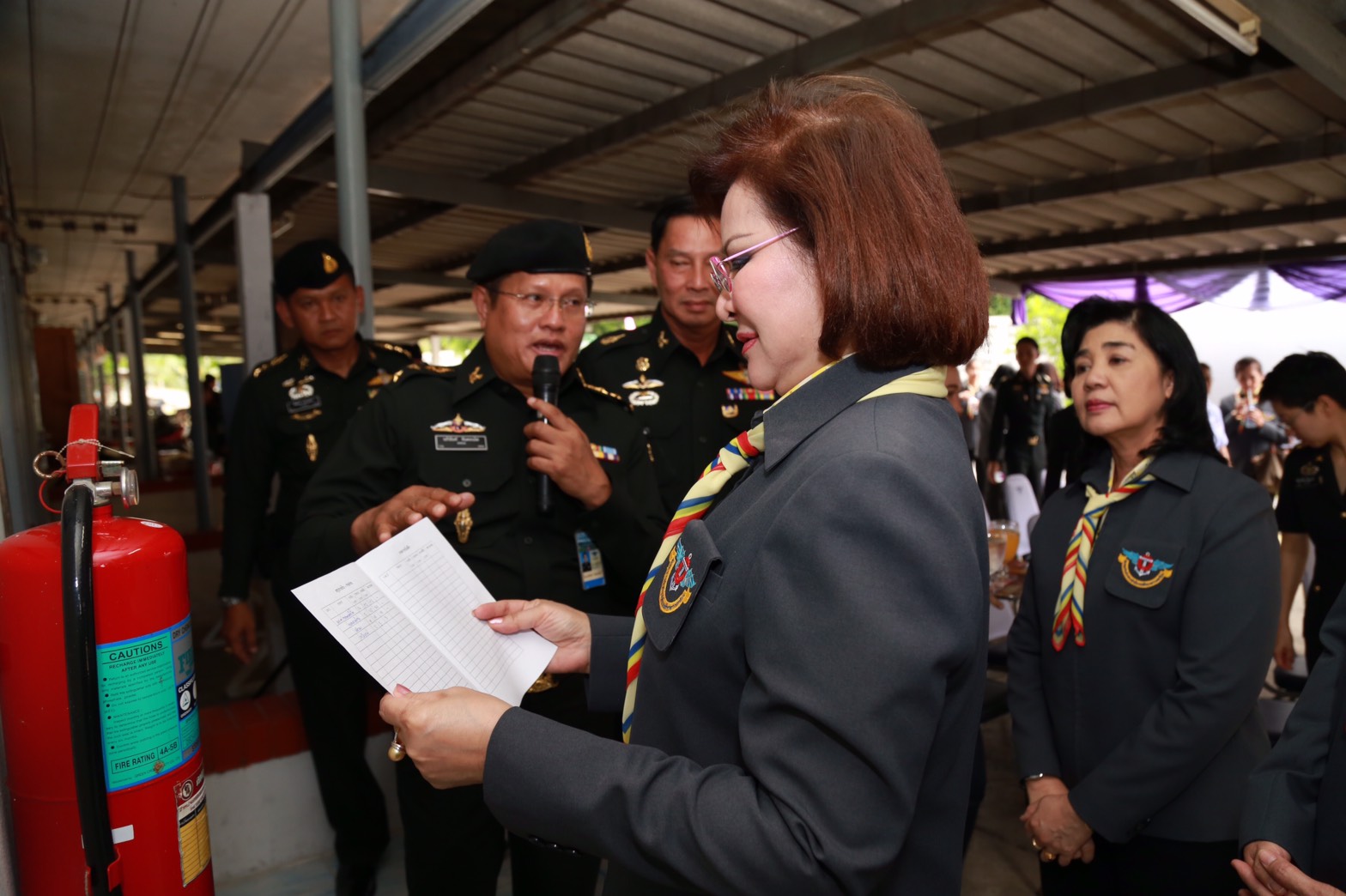 142 นายกสมาคมภริยาฯ นำคณะกรรมการสมาคมภริยาฯ ตรวจเยี่ยมโครงการศูนย์ส่งเสริมความรู้สู่อนาคต ของ ศูนย์อำนวยการสร้างอาวุธ จังหวัดลพบุรี