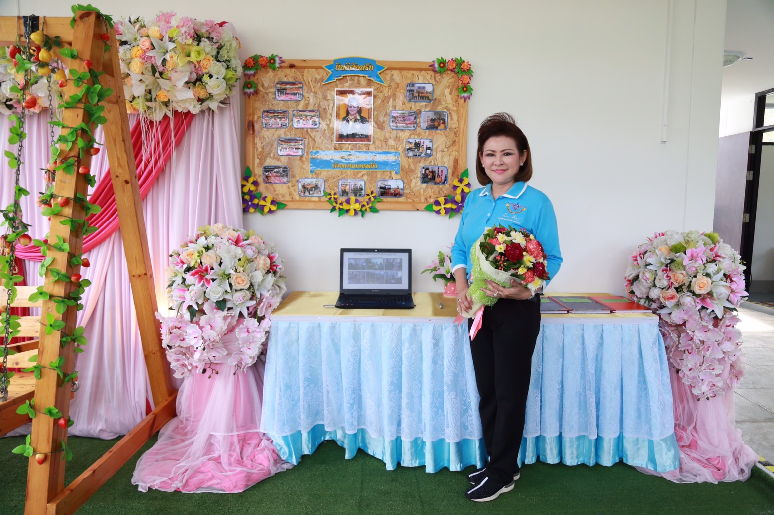 142 นายกสมาคมภริยาฯ นำคณะกรรมการสมาคมภริยาฯ ตรวจเยี่ยมโครงการศูนย์ส่งเสริมความรู้สู่อนาคต ของ ศูนย์อำนวยการสร้างอาวุธ จังหวัดลพบุรี