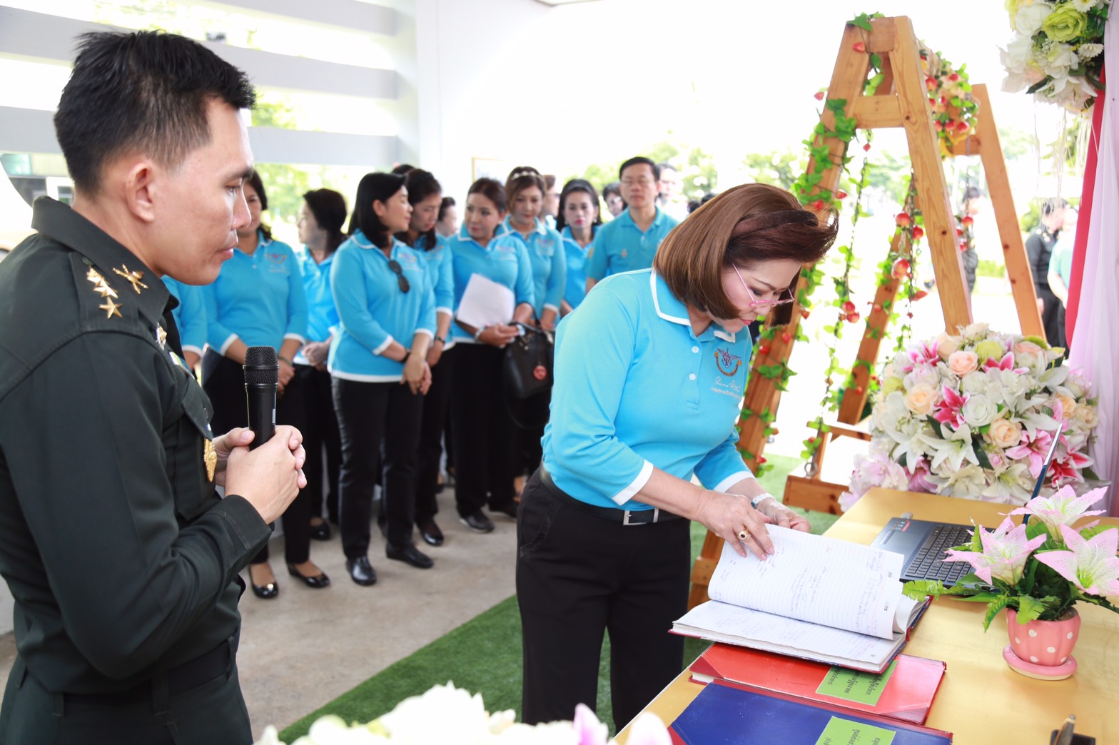 142 นายกสมาคมภริยาฯ นำคณะกรรมการสมาคมภริยาฯ ตรวจเยี่ยมโครงการศูนย์ส่งเสริมความรู้สู่อนาคต ของ ศูนย์อำนวยการสร้างอาวุธ จังหวัดลพบุรี
