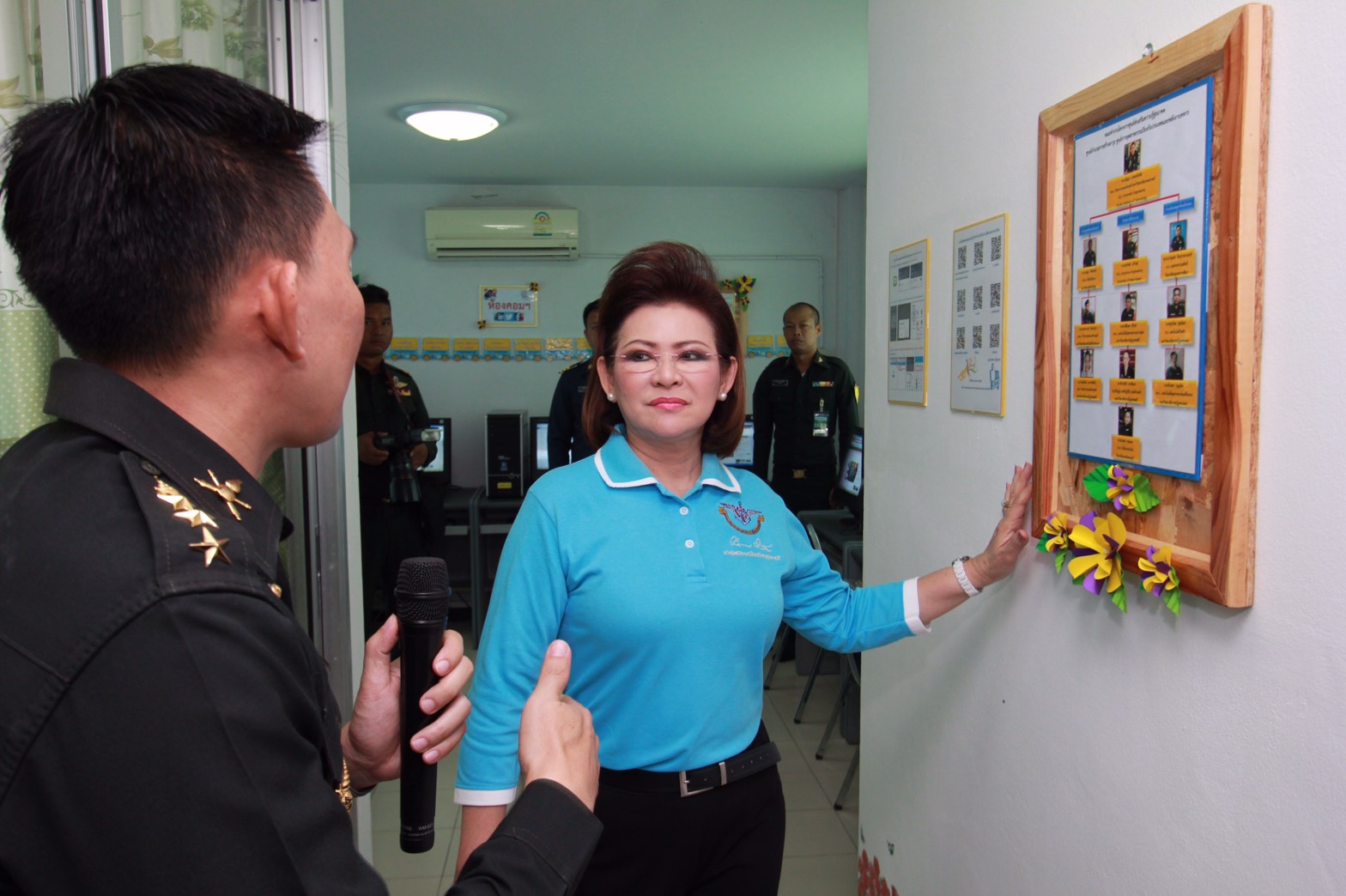 142 นายกสมาคมภริยาฯ นำคณะกรรมการสมาคมภริยาฯ ตรวจเยี่ยมโครงการศูนย์ส่งเสริมความรู้สู่อนาคต ของ ศูนย์อำนวยการสร้างอาวุธ จังหวัดลพบุรี