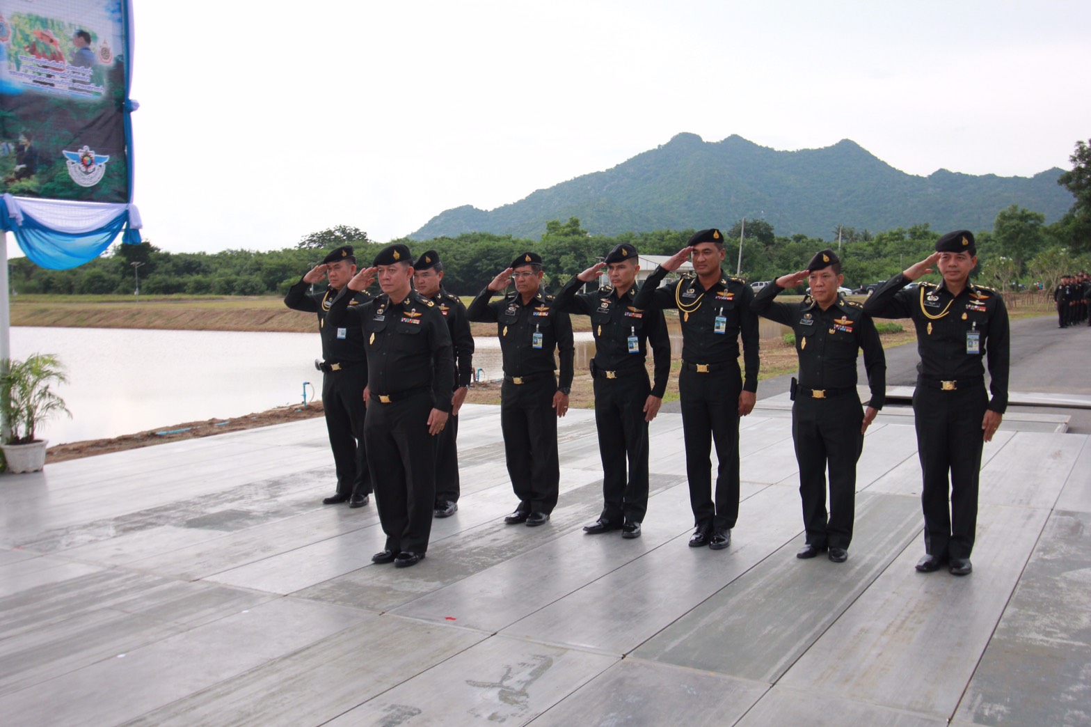 143 นายกสมาคมภริยาฯ นำคณะกรรมการสมาคมภริยาฯ ร่วมปลูกป่าเฉลิมพระเกียรติ สมเด็จพระนางเจ้าฯ พระบรมราชินีนาถ ในศูนย์อำนวยการสร้างอาวุธ จังหวัดลพบุรี