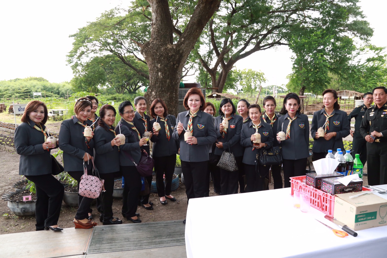 144 นายกสมาคมภริยาฯ นำคณะกรรมการสมาคมภริยาฯ เยี่ยมโครงการตามแนวพระราชดำริ พื้นที่การเรียนรู้เศรษฐกิจพอเพียง ของศูนย์อำนวยการสร้างอาวุธ จังหวัดลพบุรี