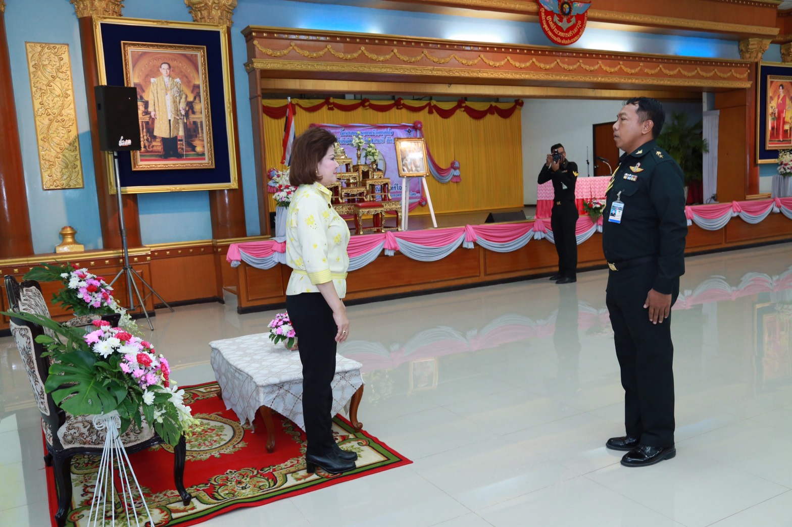145 นายกสมาคมภริยาฯ นำคณะกรรมการสมาคมภริยาฯ เยี่ยมและทำกิจกรรมร่วมกับครอบครัวกำลังพล ตามโครงการครอบครัวอบอุ่นใจ สายใยกำลังพลรักษ์สุขภาพดีมีความสุข ของ ศูนย์อำนวยการสร้างอาวุธ จังหวัดลพบุรี
