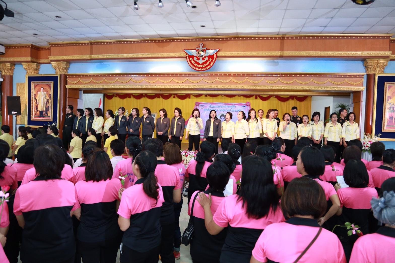 145 นายกสมาคมภริยาฯ นำคณะกรรมการสมาคมภริยาฯ เยี่ยมและทำกิจกรรมร่วมกับครอบครัวกำลังพล ตามโครงการครอบครัวอบอุ่นใจ สายใยกำลังพลรักษ์สุขภาพดีมีความสุข ของ ศูนย์อำนวยการสร้างอาวุธ จังหวัดลพบุรี