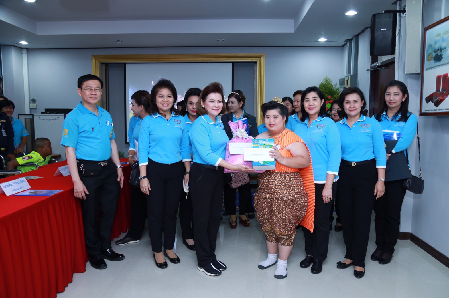148 นายกสมาคมภริยาฯ นำคณะกรรมการสมาคมภริยาฯ เข้าเยี่ยมโครงการ "สานรัก สานฝัน รางวัลแด่น้อง" ของ โรงงานวัตถุระเบิดทหาร จังหวัดนครสวรรค์