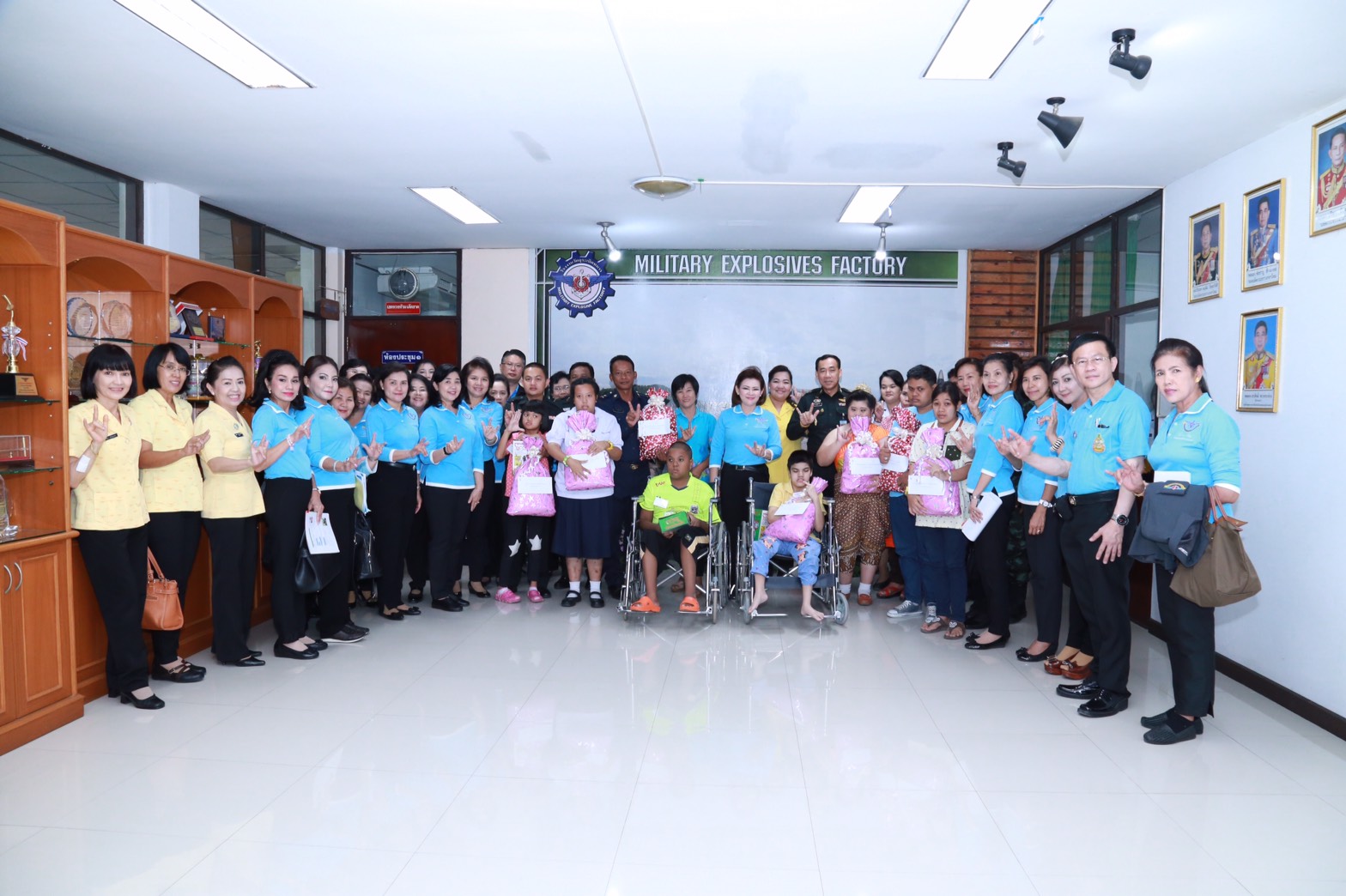 148 นายกสมาคมภริยาฯ นำคณะกรรมการสมาคมภริยาฯ เข้าเยี่ยมโครงการ "สานรัก สานฝัน รางวัลแด่น้อง" ของ โรงงานวัตถุระเบิดทหาร จังหวัดนครสวรรค์