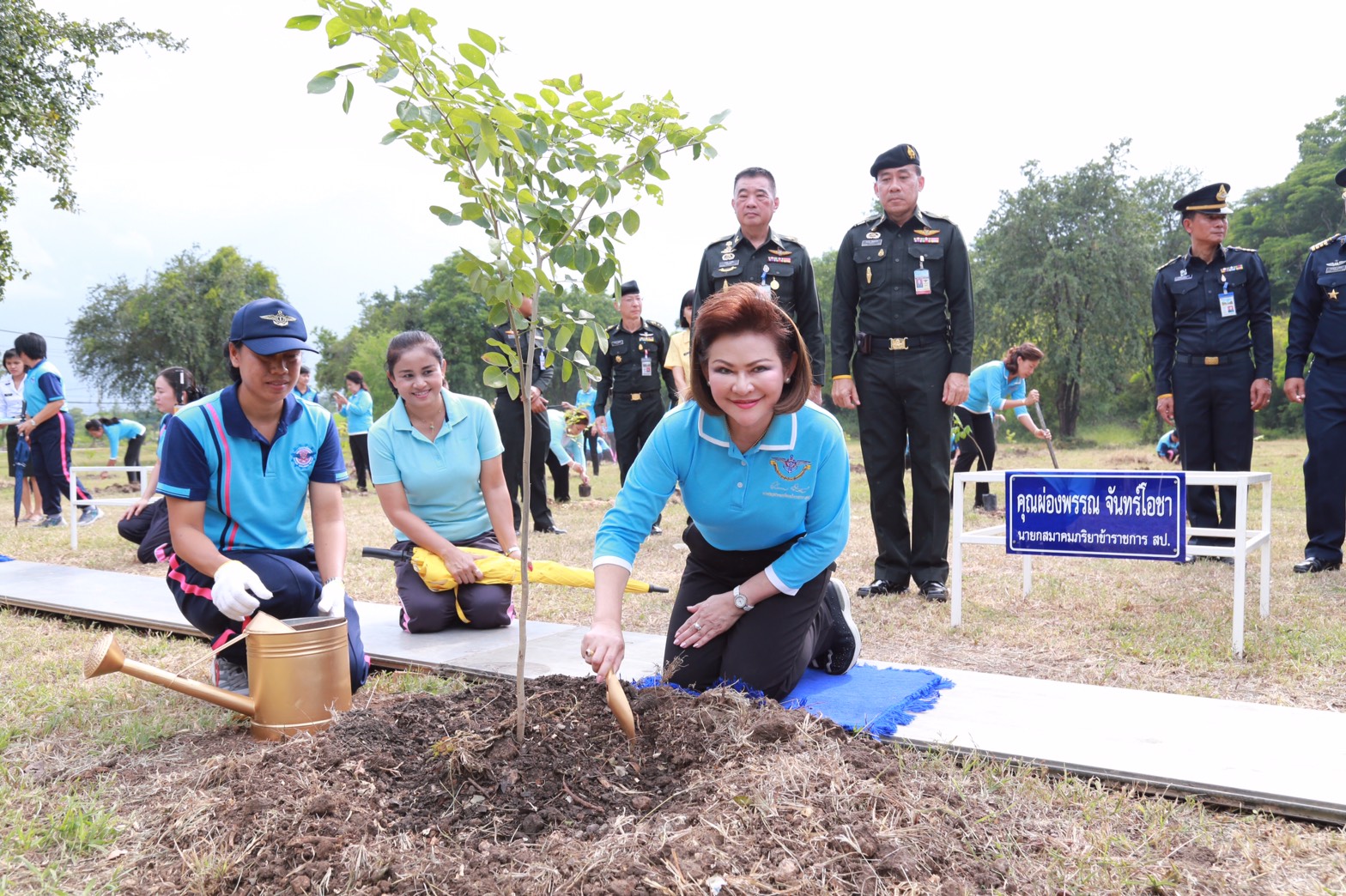 149 นายกสมาคมภริยาฯ นำคณะกรรมการสมาคมภริยาฯ ร่วมปลูกป่าเฉลิมพระเกียรติ สมเด็จพระนางเจ้าฯ พระบรมราชินีนาถ ภายในพื้นที่ป่าของโรงงานวัตถุระเบิดทหาร จังหวัดนครสวรรค์