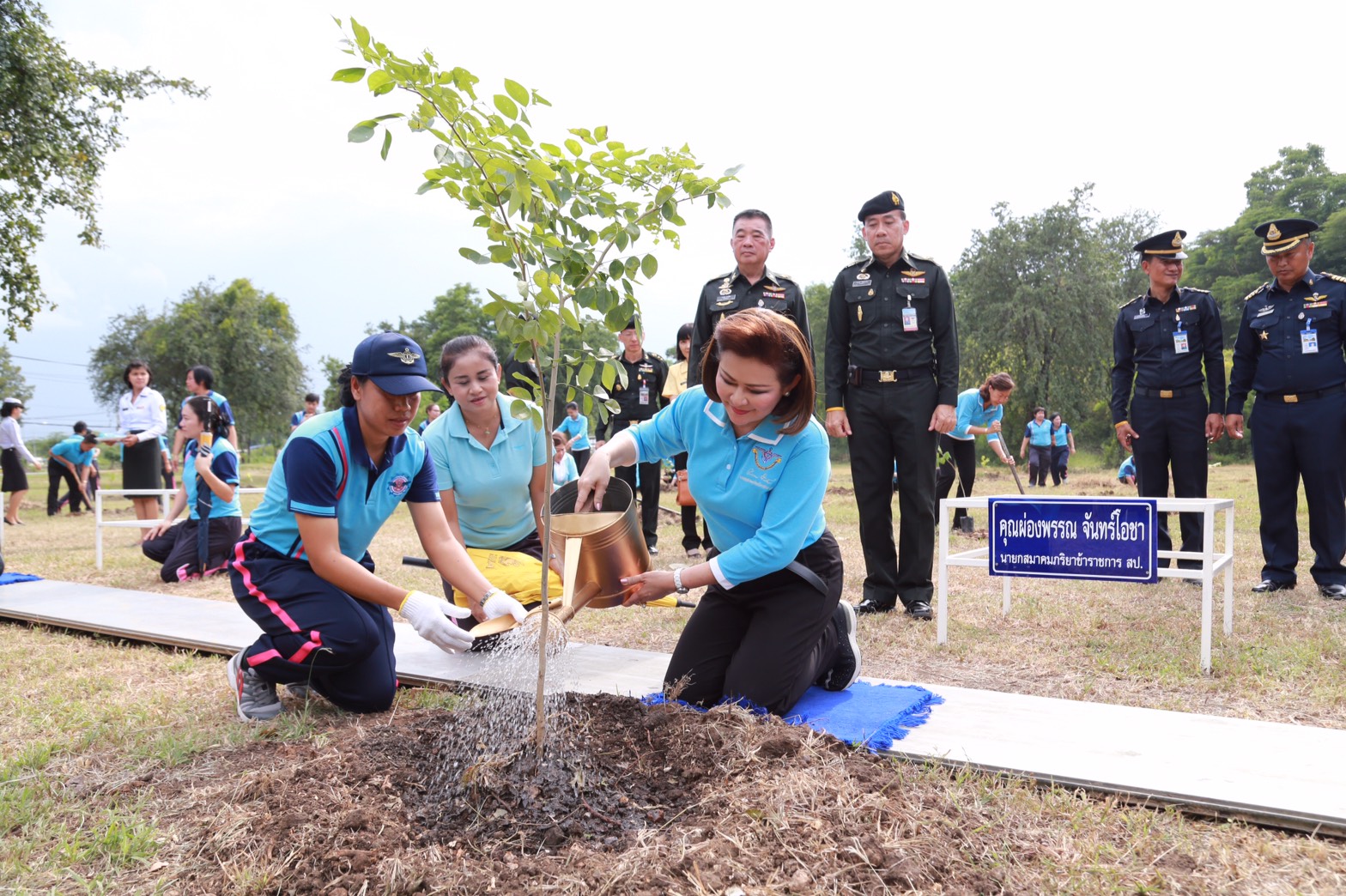 149 นายกสมาคมภริยาฯ นำคณะกรรมการสมาคมภริยาฯ ร่วมปลูกป่าเฉลิมพระเกียรติ สมเด็จพระนางเจ้าฯ พระบรมราชินีนาถ ภายในพื้นที่ป่าของโรงงานวัตถุระเบิดทหาร จังหวัดนครสวรรค์