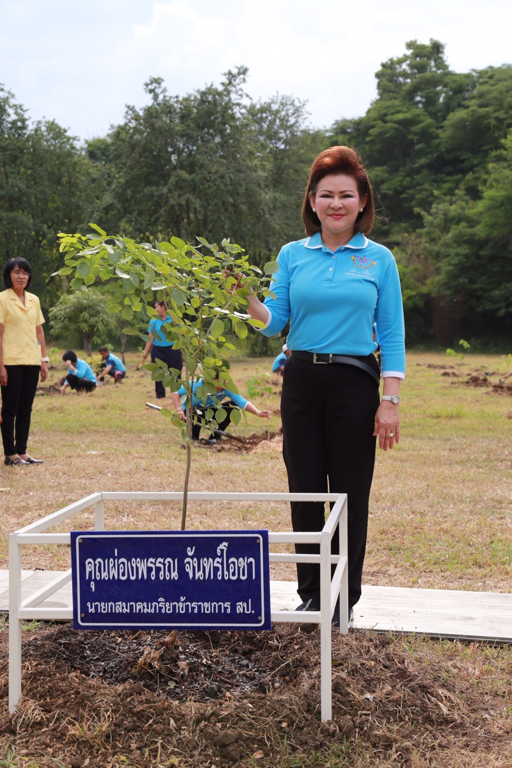 149 นายกสมาคมภริยาฯ นำคณะกรรมการสมาคมภริยาฯ ร่วมปลูกป่าเฉลิมพระเกียรติ สมเด็จพระนางเจ้าฯ พระบรมราชินีนาถ ภายในพื้นที่ป่าของโรงงานวัตถุระเบิดทหาร จังหวัดนครสวรรค์