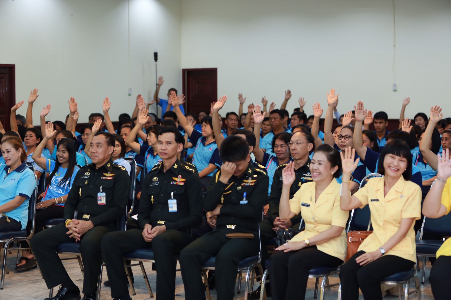 150 นายกสมาคมภริยาฯ นำคณะกรรมการสมาคมภริยาฯ เยี่ยมและทำกิจกรรมร่วมกับครอบครัวกำลังพล ตามโครงการ "ครอบครัวอบอุ่นใจ สายใยกำลังพล รักษ์สุขภาพดีมีความสุข" ที่โรงงานวัตถุระเบิดทหาร จังหวัดนครสวรรค์