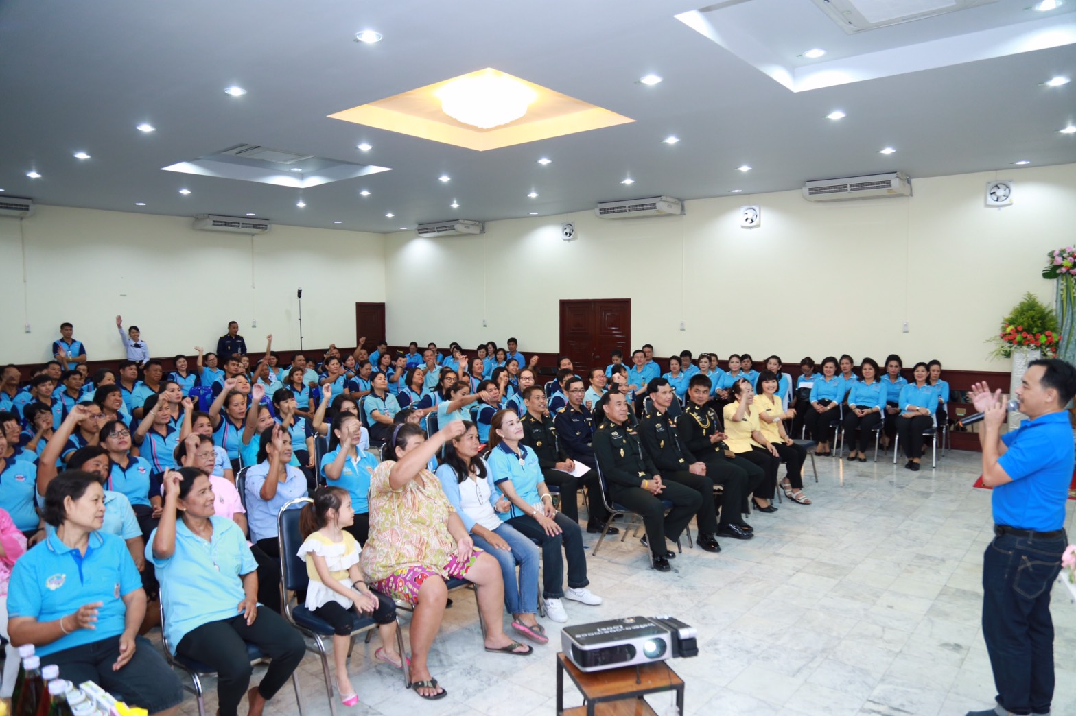 150 นายกสมาคมภริยาฯ นำคณะกรรมการสมาคมภริยาฯ เยี่ยมและทำกิจกรรมร่วมกับครอบครัวกำลังพล ตามโครงการ "ครอบครัวอบอุ่นใจ สายใยกำลังพล รักษ์สุขภาพดีมีความสุข" ที่โรงงานวัตถุระเบิดทหาร จังหวัดนครสวรรค์
