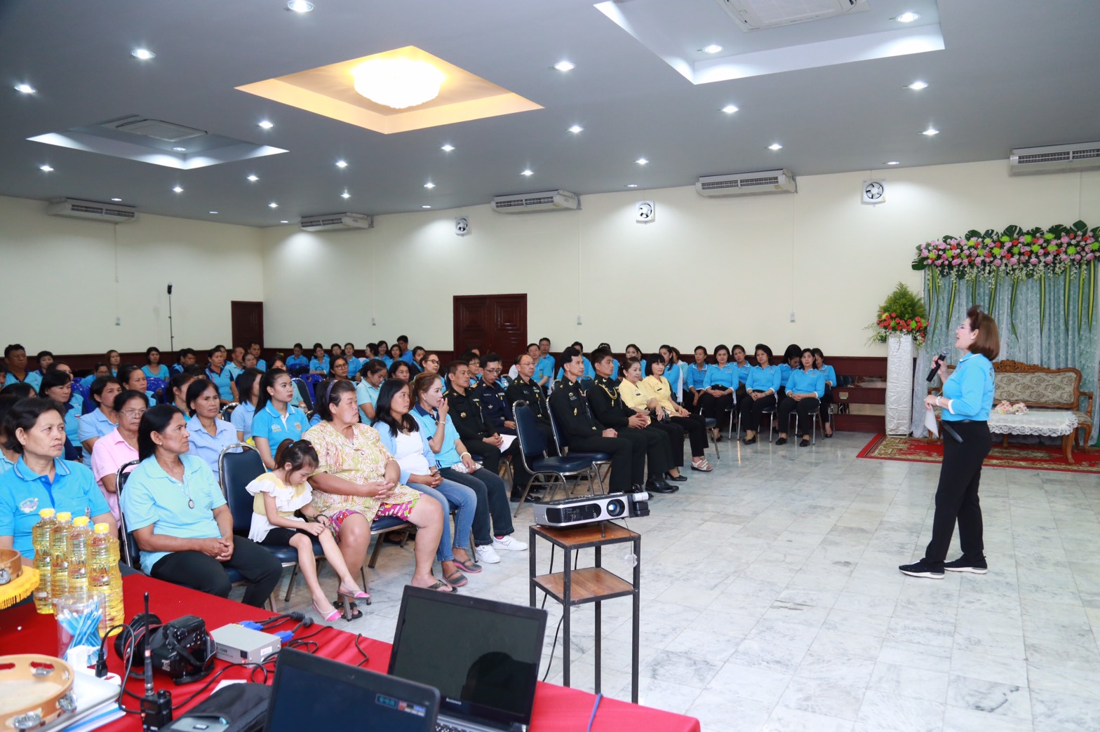 150 นายกสมาคมภริยาฯ นำคณะกรรมการสมาคมภริยาฯ เยี่ยมและทำกิจกรรมร่วมกับครอบครัวกำลังพล ตามโครงการ "ครอบครัวอบอุ่นใจ สายใยกำลังพล รักษ์สุขภาพดีมีความสุข" ที่โรงงานวัตถุระเบิดทหาร จังหวัดนครสวรรค์