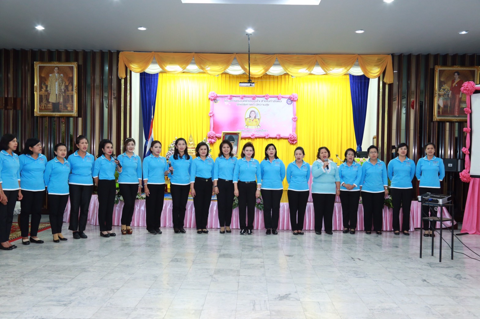 150 นายกสมาคมภริยาฯ นำคณะกรรมการสมาคมภริยาฯ เยี่ยมและทำกิจกรรมร่วมกับครอบครัวกำลังพล ตามโครงการ "ครอบครัวอบอุ่นใจ สายใยกำลังพล รักษ์สุขภาพดีมีความสุข" ที่โรงงานวัตถุระเบิดทหาร จังหวัดนครสวรรค์