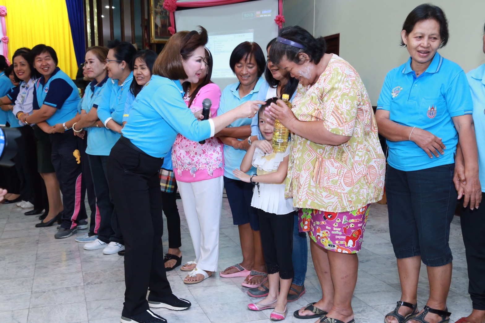 150 นายกสมาคมภริยาฯ นำคณะกรรมการสมาคมภริยาฯ เยี่ยมและทำกิจกรรมร่วมกับครอบครัวกำลังพล ตามโครงการ "ครอบครัวอบอุ่นใจ สายใยกำลังพล รักษ์สุขภาพดีมีความสุข" ที่โรงงานวัตถุระเบิดทหาร จังหวัดนครสวรรค์