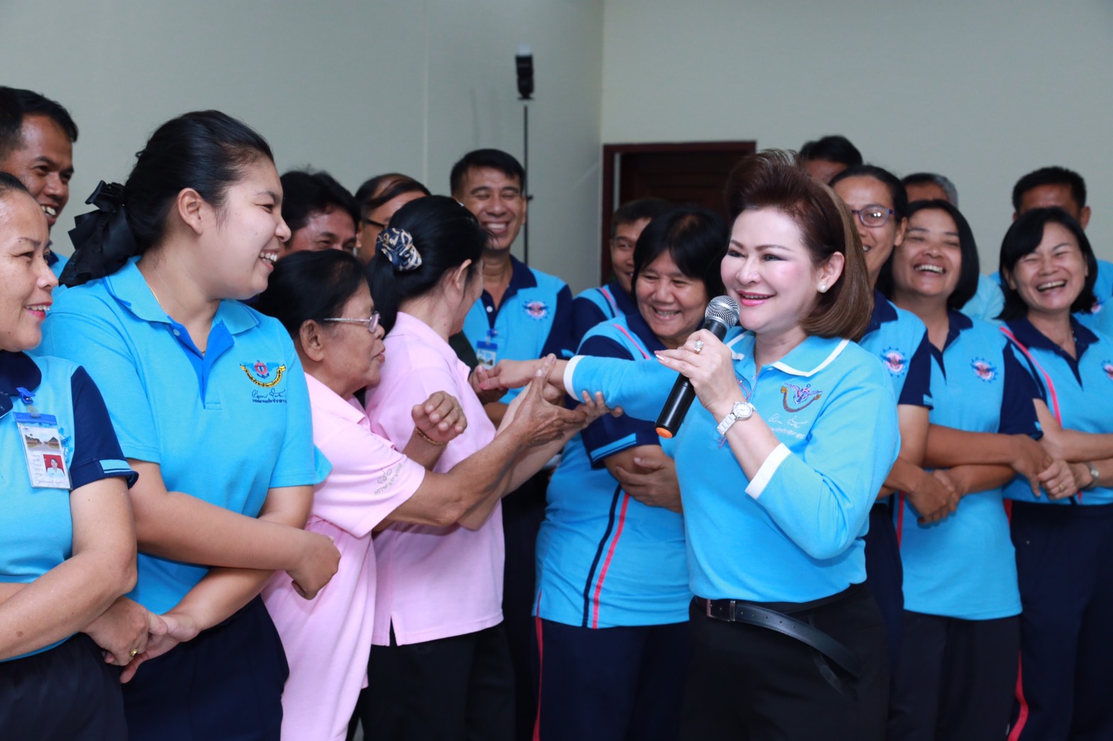 150 นายกสมาคมภริยาฯ นำคณะกรรมการสมาคมภริยาฯ เยี่ยมและทำกิจกรรมร่วมกับครอบครัวกำลังพล ตามโครงการ "ครอบครัวอบอุ่นใจ สายใยกำลังพล รักษ์สุขภาพดีมีความสุข" ที่โรงงานวัตถุระเบิดทหาร จังหวัดนครสวรรค์