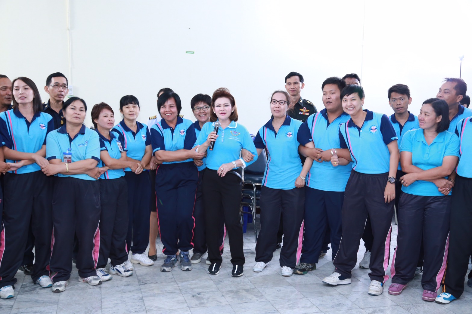 150 นายกสมาคมภริยาฯ นำคณะกรรมการสมาคมภริยาฯ เยี่ยมและทำกิจกรรมร่วมกับครอบครัวกำลังพล ตามโครงการ "ครอบครัวอบอุ่นใจ สายใยกำลังพล รักษ์สุขภาพดีมีความสุข" ที่โรงงานวัตถุระเบิดทหาร จังหวัดนครสวรรค์