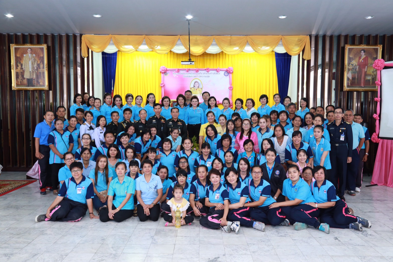 150 นายกสมาคมภริยาฯ นำคณะกรรมการสมาคมภริยาฯ เยี่ยมและทำกิจกรรมร่วมกับครอบครัวกำลังพล ตามโครงการ "ครอบครัวอบอุ่นใจ สายใยกำลังพล รักษ์สุขภาพดีมีความสุข" ที่โรงงานวัตถุระเบิดทหาร จังหวัดนครสวรรค์