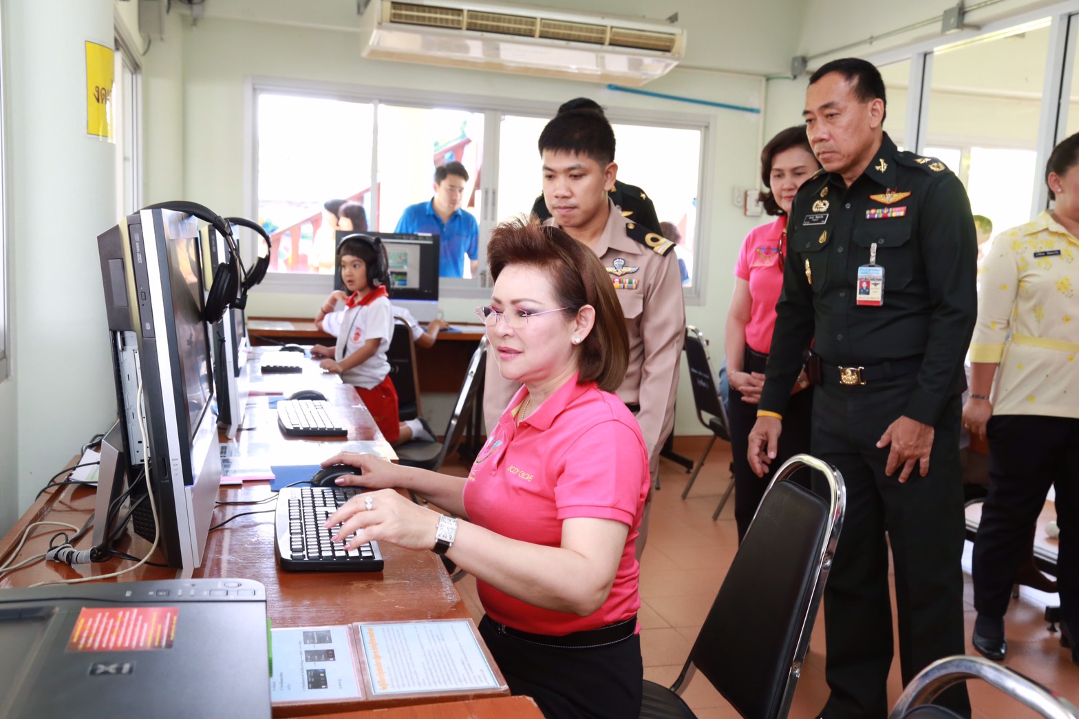 153 นายกสมาคมภริยาฯ นำคณะกรรมการสมาคมภริยาฯ ตรวจเยี่ยมศูนย์ส่งเสริมความรู้สู่อนาคต โรงงานวัตถุระเบิดทหาร จังหวัดนครสวรรค์