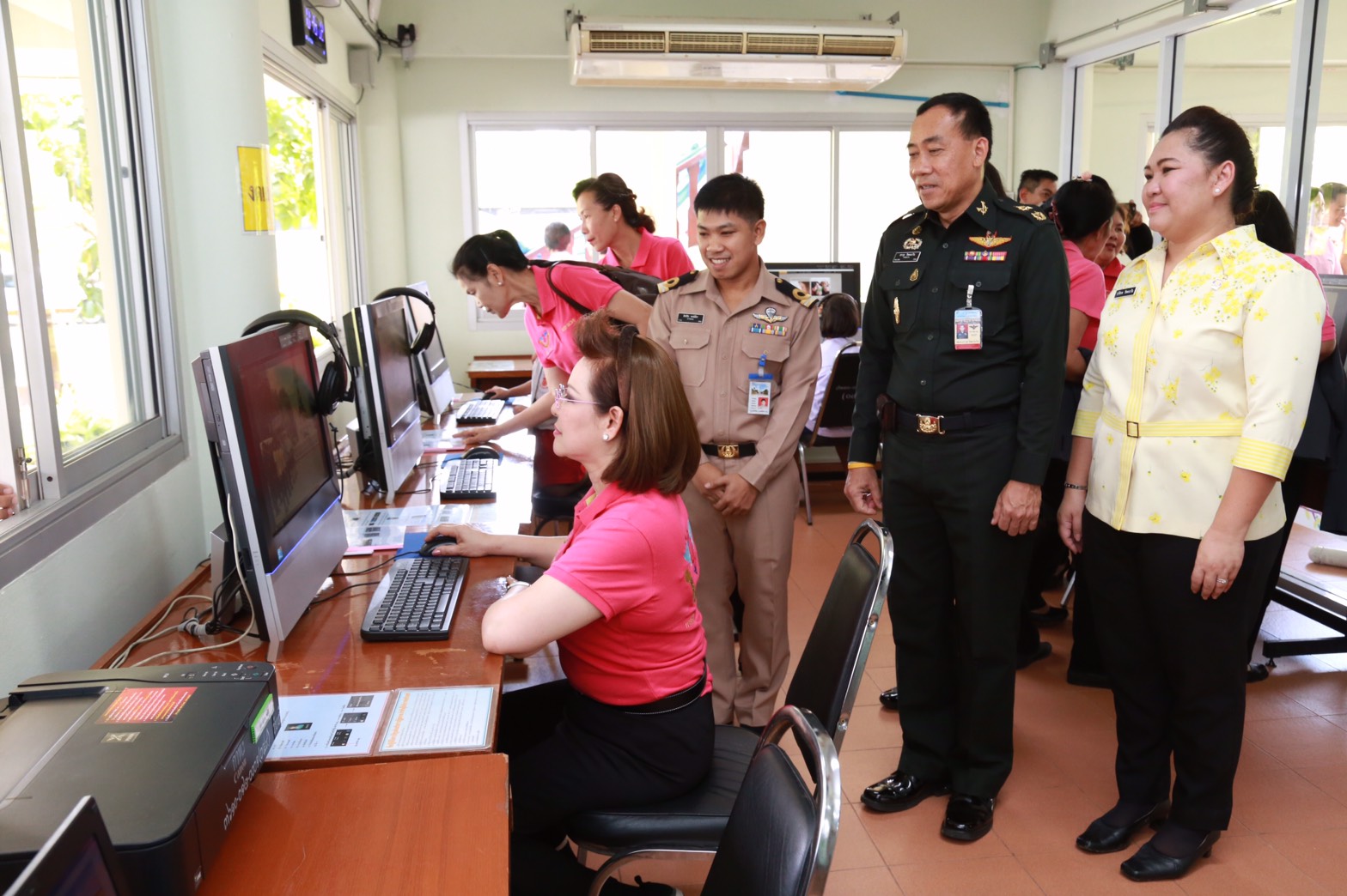153 นายกสมาคมภริยาฯ นำคณะกรรมการสมาคมภริยาฯ ตรวจเยี่ยมศูนย์ส่งเสริมความรู้สู่อนาคต โรงงานวัตถุระเบิดทหาร จังหวัดนครสวรรค์