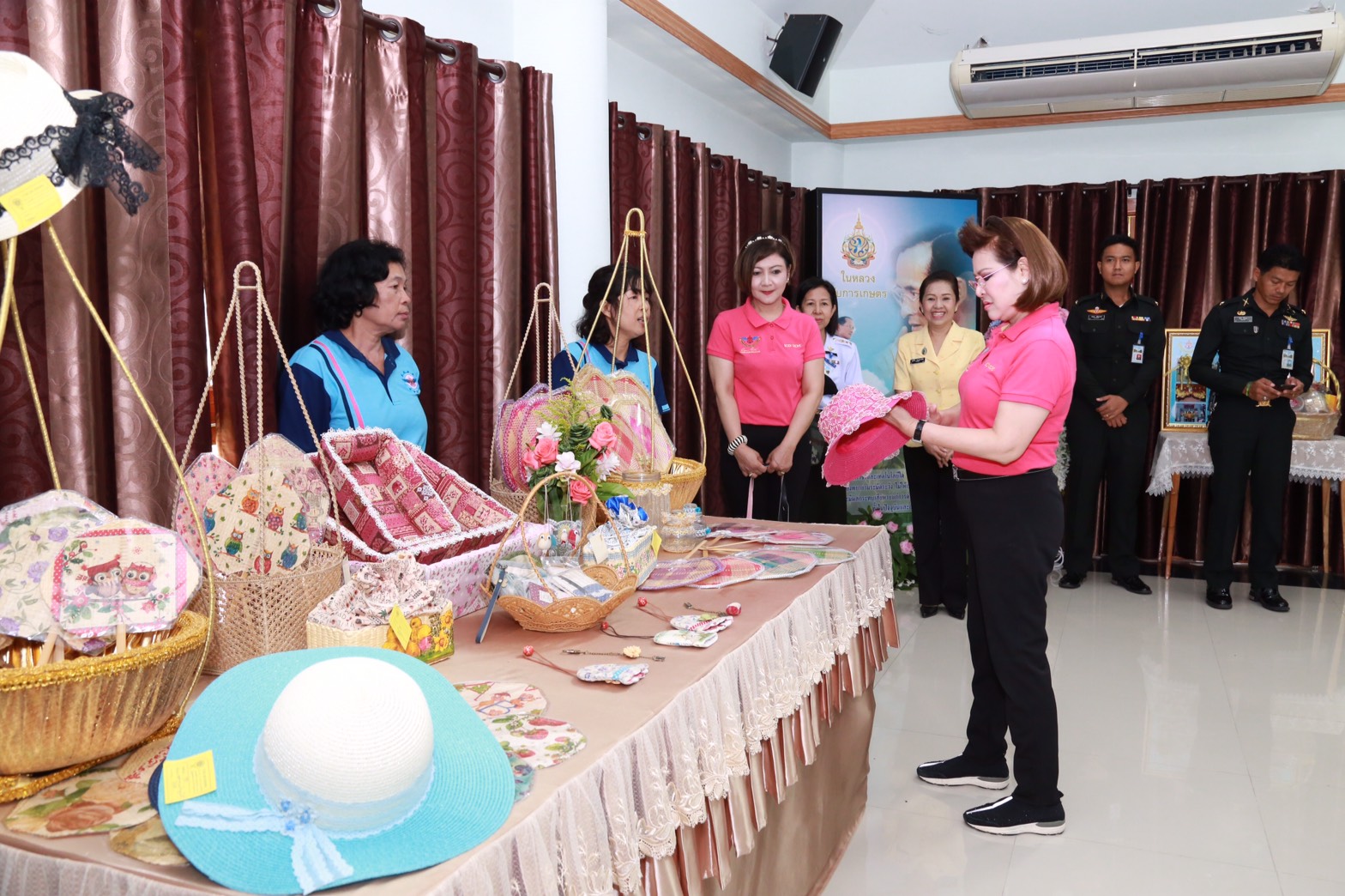 153 นายกสมาคมภริยาฯ นำคณะกรรมการสมาคมภริยาฯ ตรวจเยี่ยมศูนย์ส่งเสริมความรู้สู่อนาคต โรงงานวัตถุระเบิดทหาร จังหวัดนครสวรรค์