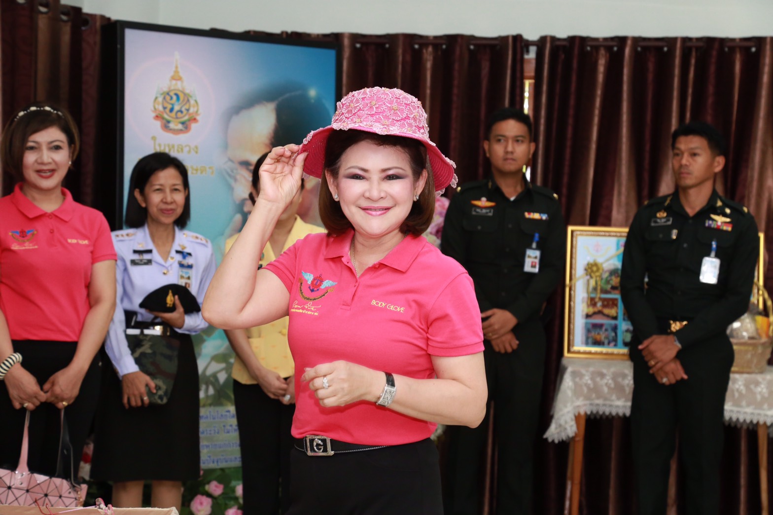 153 นายกสมาคมภริยาฯ นำคณะกรรมการสมาคมภริยาฯ ตรวจเยี่ยมศูนย์ส่งเสริมความรู้สู่อนาคต โรงงานวัตถุระเบิดทหาร จังหวัดนครสวรรค์
