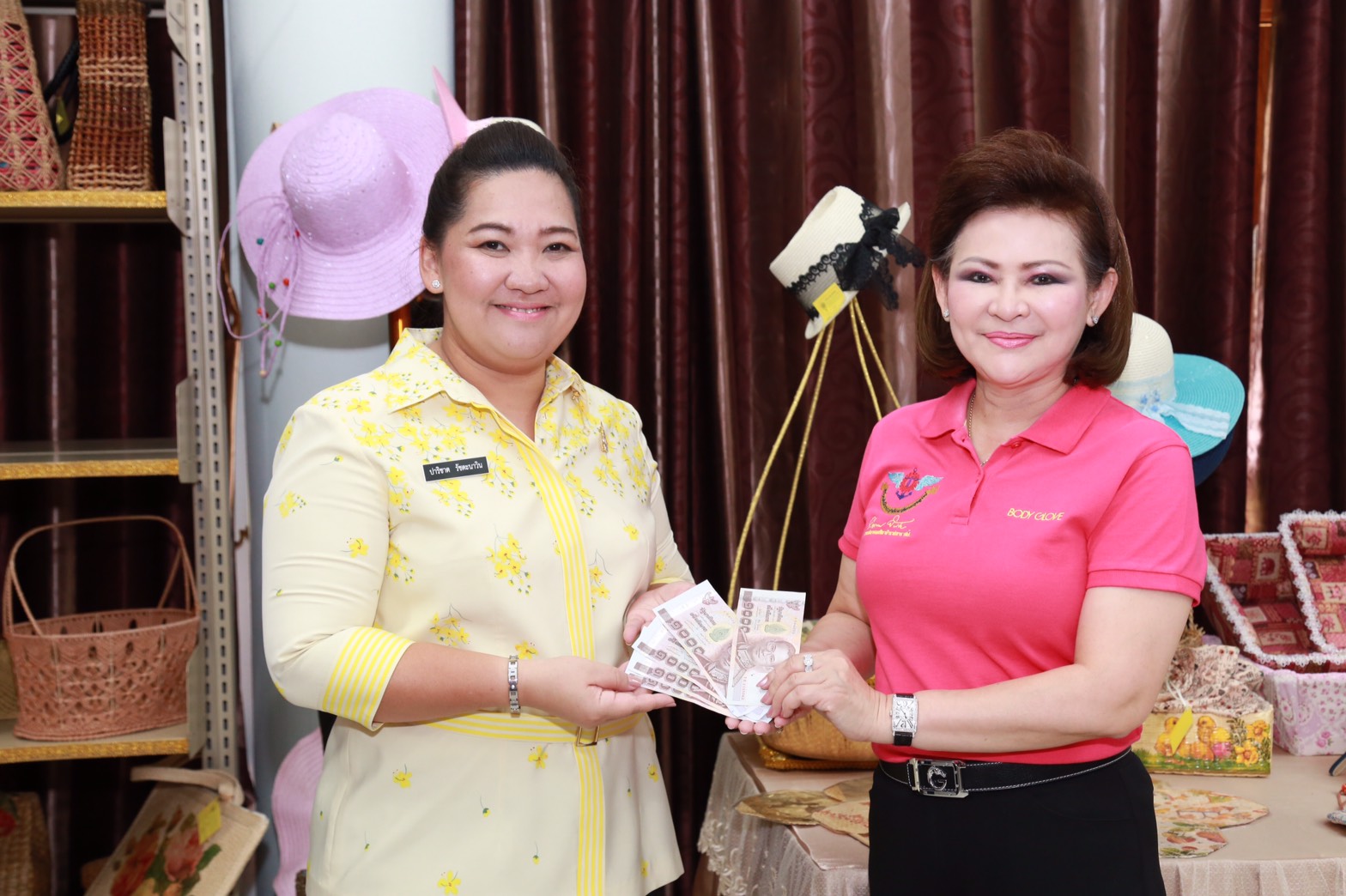 153 นายกสมาคมภริยาฯ นำคณะกรรมการสมาคมภริยาฯ ตรวจเยี่ยมศูนย์ส่งเสริมความรู้สู่อนาคต โรงงานวัตถุระเบิดทหาร จังหวัดนครสวรรค์