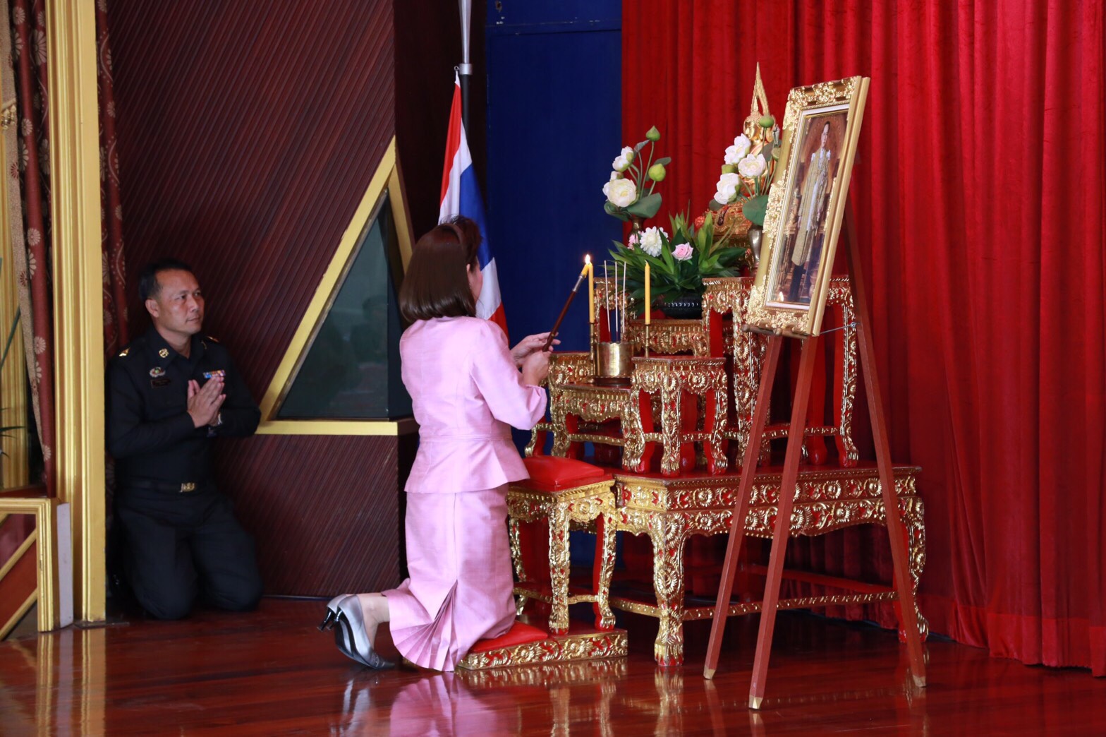 154 สมาคมภริยาฯ ร่วมกับสถาบันกันตะบุตร ได้จัดอบรมบุคลิกภาพและการพูด "หลักสูตรการพูดในที่ชุมชนสำหรับผู้บริหาร" ให้กับสมาชิกสมาคมภริยาฯ (คณะกรรมการและสมาชิกข้าราชการในสังกัด สป.รุ่นที่ 1) ณ ห้องเอนกประสงค์ กรมการอุตสาหกรรมทหาร