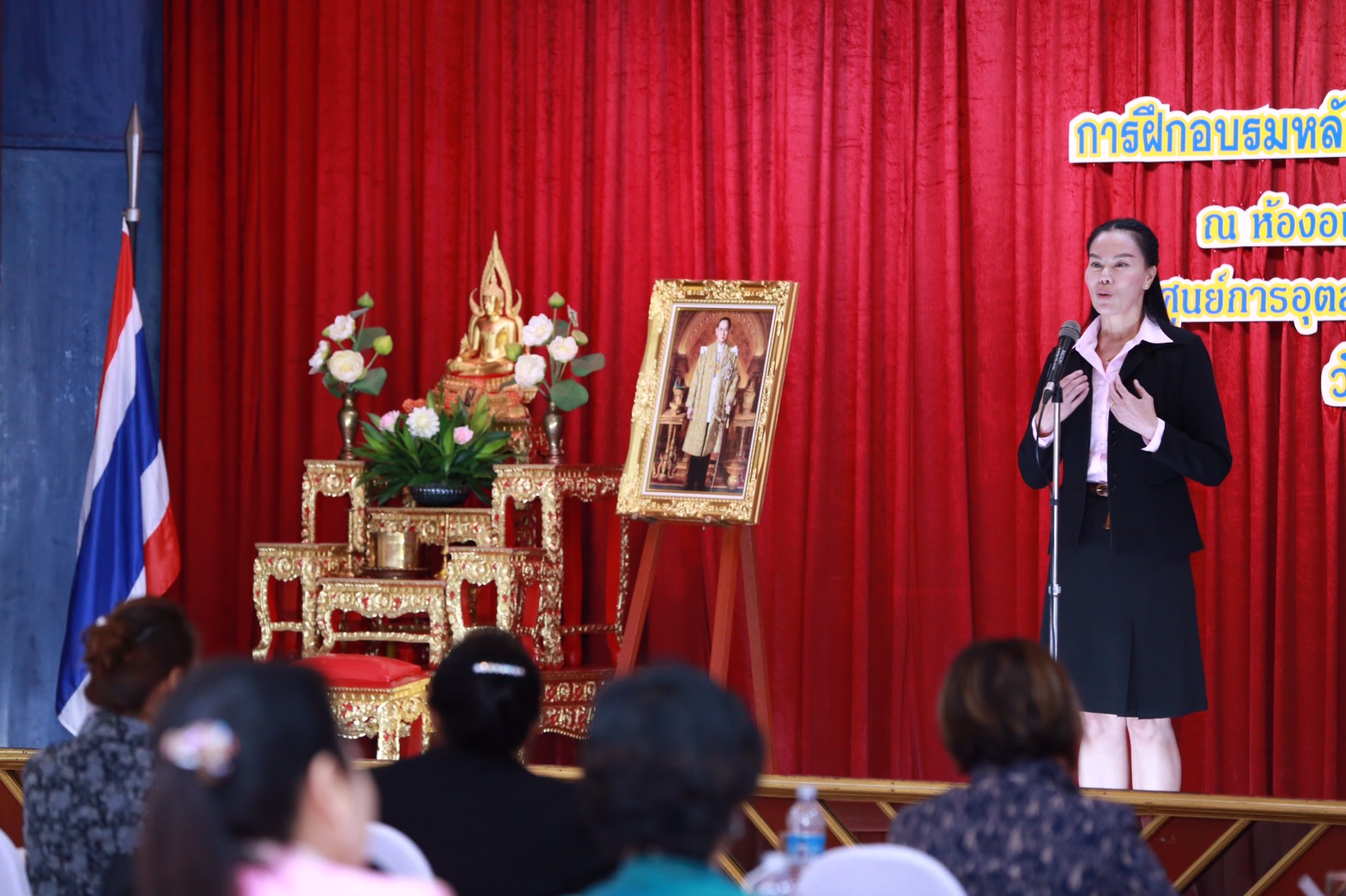 154 สมาคมภริยาฯ ร่วมกับสถาบันกันตะบุตร ได้จัดอบรมบุคลิกภาพและการพูด "หลักสูตรการพูดในที่ชุมชนสำหรับผู้บริหาร" ให้กับสมาชิกสมาคมภริยาฯ (คณะกรรมการและสมาชิกข้าราชการในสังกัด สป.รุ่นที่ 1) ณ ห้องเอนกประสงค์ กรมการอุตสาหกรรมทหาร