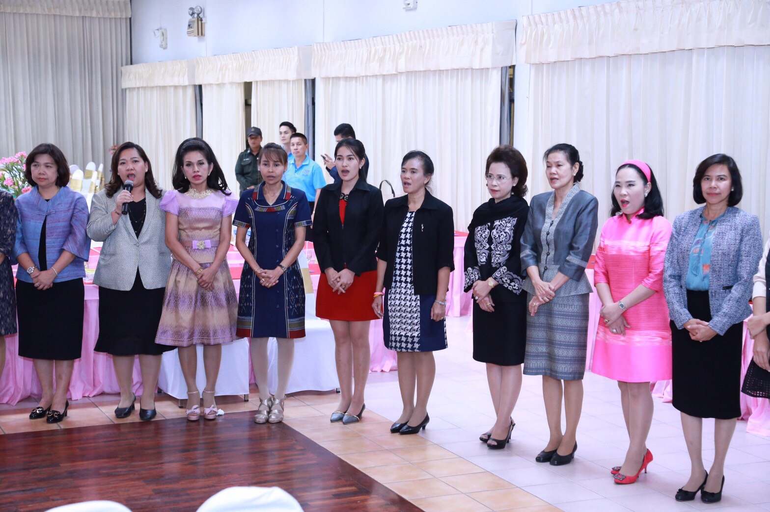 154 สมาคมภริยาฯ ร่วมกับสถาบันกันตะบุตร ได้จัดอบรมบุคลิกภาพและการพูด "หลักสูตรการพูดในที่ชุมชนสำหรับผู้บริหาร" ให้กับสมาชิกสมาคมภริยาฯ (คณะกรรมการและสมาชิกข้าราชการในสังกัด สป.รุ่นที่ 1) ณ ห้องเอนกประสงค์ กรมการอุตสาหกรรมทหาร