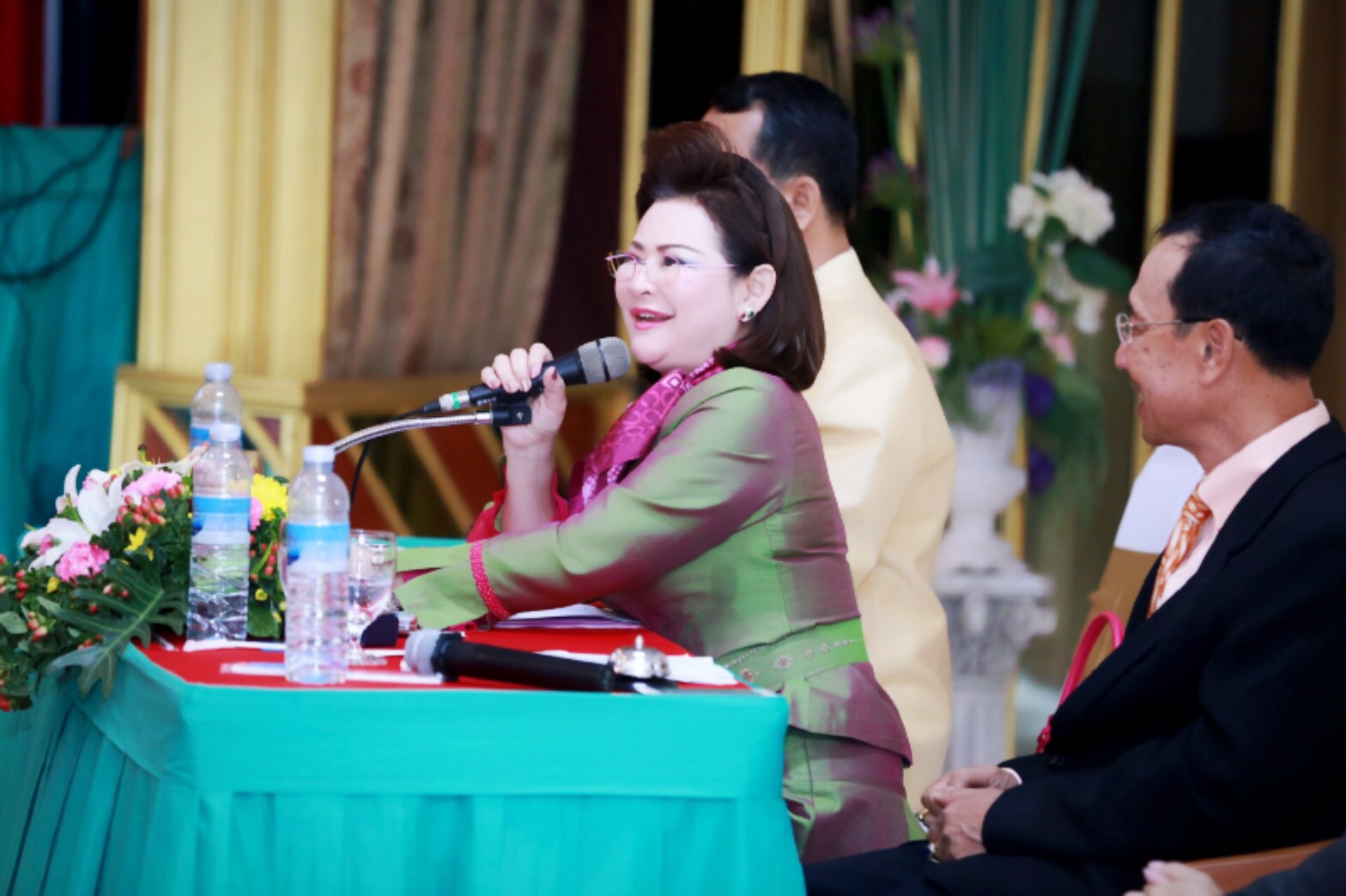 154 สมาคมภริยาฯ ร่วมกับสถาบันกันตะบุตร ได้จัดอบรมบุคลิกภาพและการพูด "หลักสูตรการพูดในที่ชุมชนสำหรับผู้บริหาร" ให้กับสมาชิกสมาคมภริยาฯ (คณะกรรมการและสมาชิกข้าราชการในสังกัด สป.รุ่นที่ 1) ณ ห้องเอนกประสงค์ กรมการอุตสาหกรรมทหาร