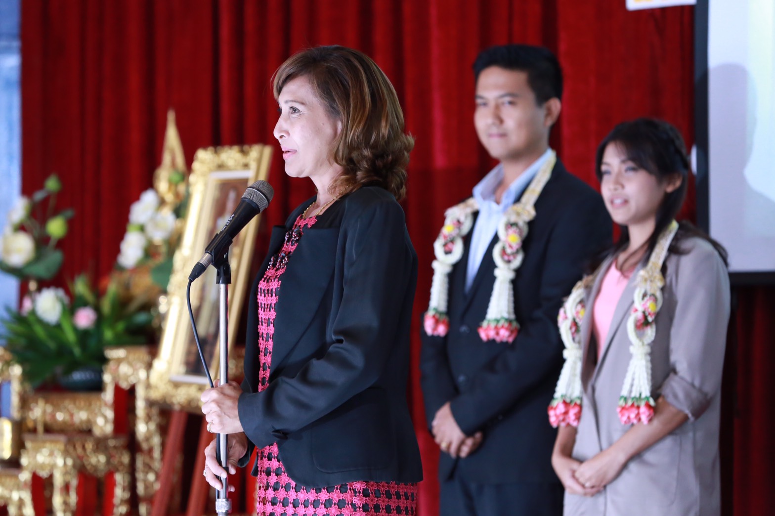 154 สมาคมภริยาฯ ร่วมกับสถาบันกันตะบุตร ได้จัดอบรมบุคลิกภาพและการพูด "หลักสูตรการพูดในที่ชุมชนสำหรับผู้บริหาร" ให้กับสมาชิกสมาคมภริยาฯ (คณะกรรมการและสมาชิกข้าราชการในสังกัด สป.รุ่นที่ 1) ณ ห้องเอนกประสงค์ กรมการอุตสาหกรรมทหาร