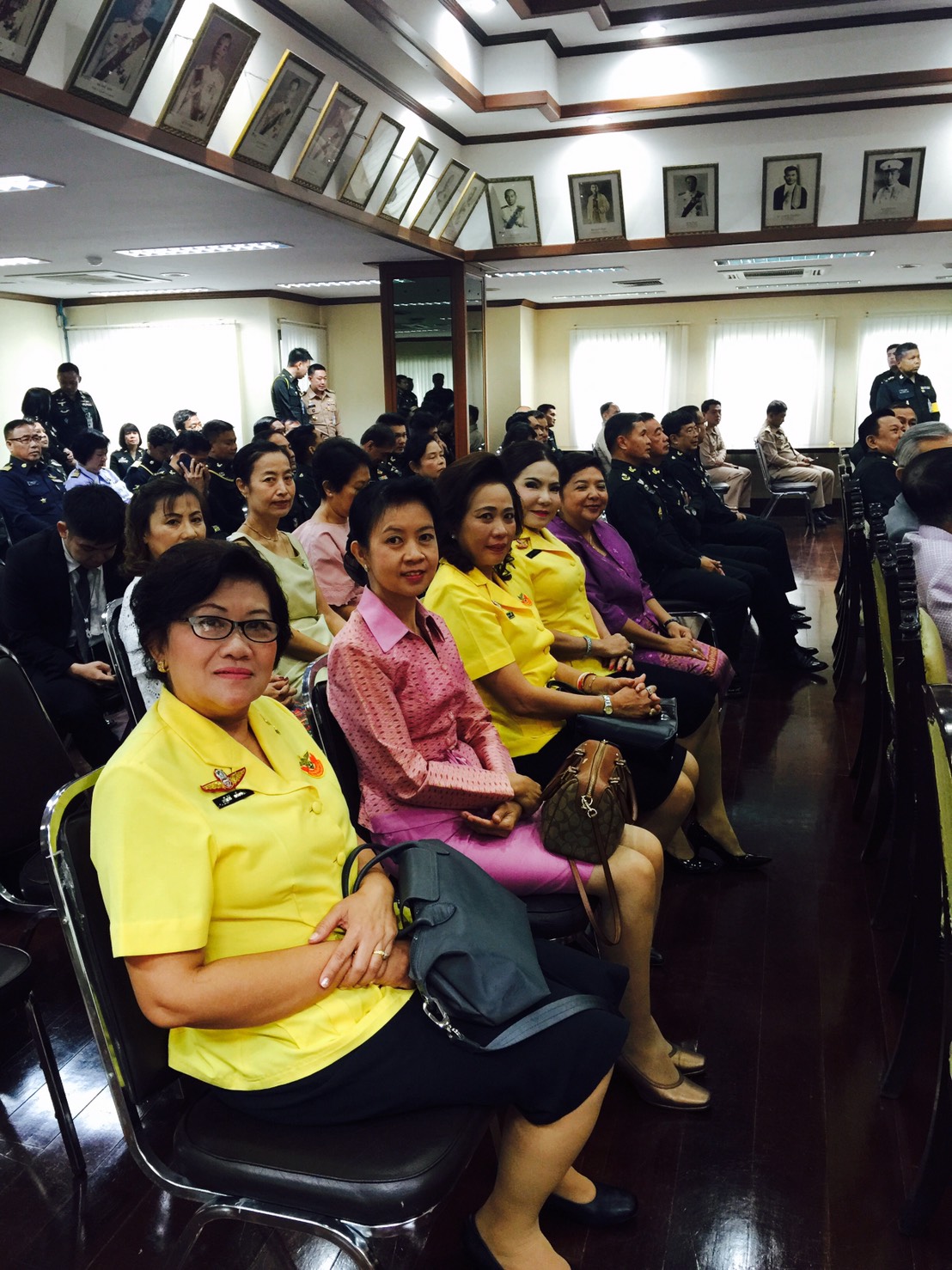 155 คณะกรรมการสมาคมภริยาฯ ร่วมพิธีวันคล้ายวันสถาปนากรมพระธรรมนูญ ครบรอบ ๑๑๐ ปี