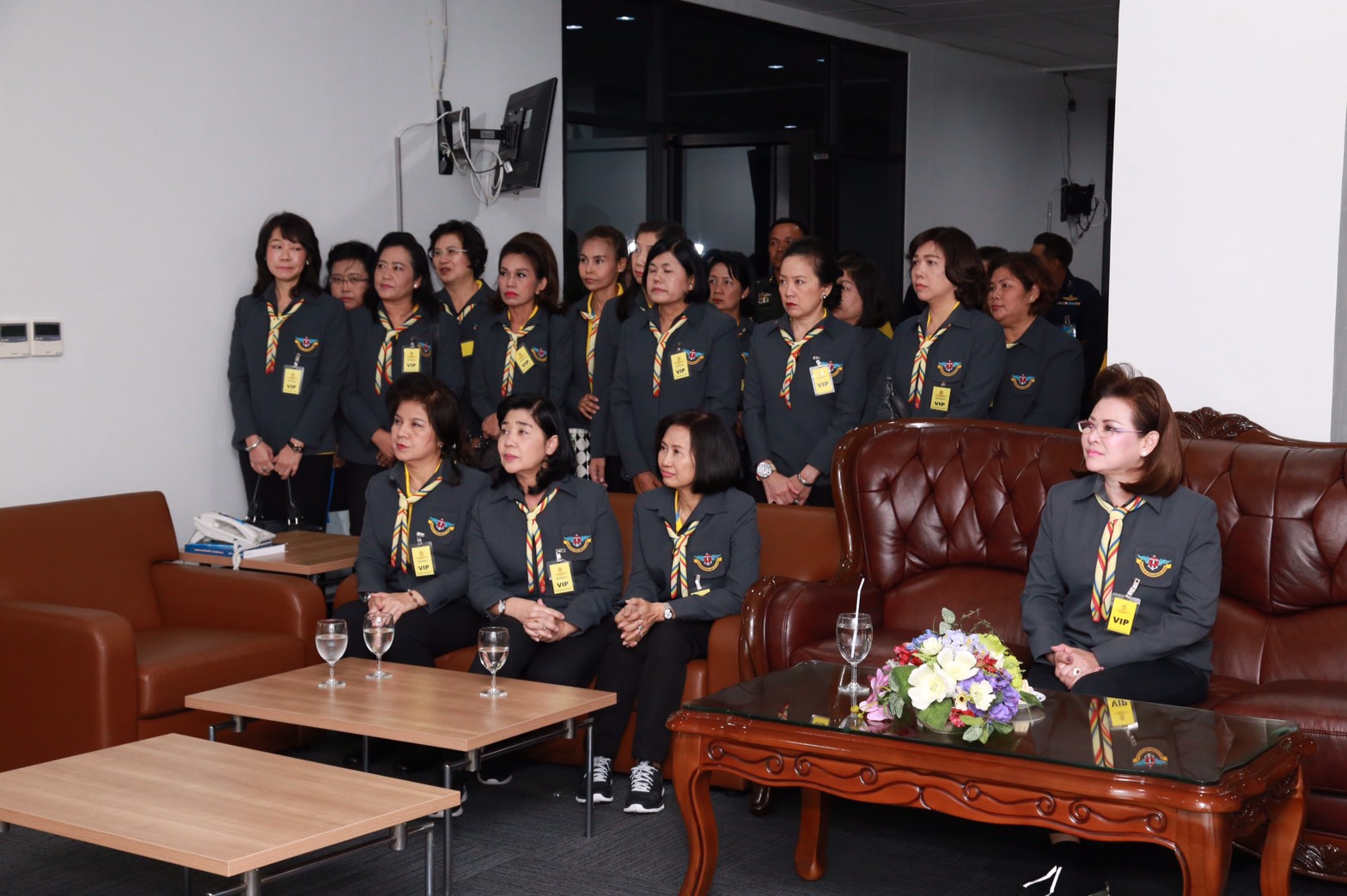 156 นายกสมาคมภริยาฯ นำคณะกรรมการสมาคมภริยาฯ เดินทางเข้า ตรวจเยี่ยมศูนย์พัฒนาปิโตเลียมภาคเหนือกรมการพลังงานทหาร พร้อมทั้งร่วมกิจกรรมปลูกต้นไม้และมอบฝายชะลอน้ำ